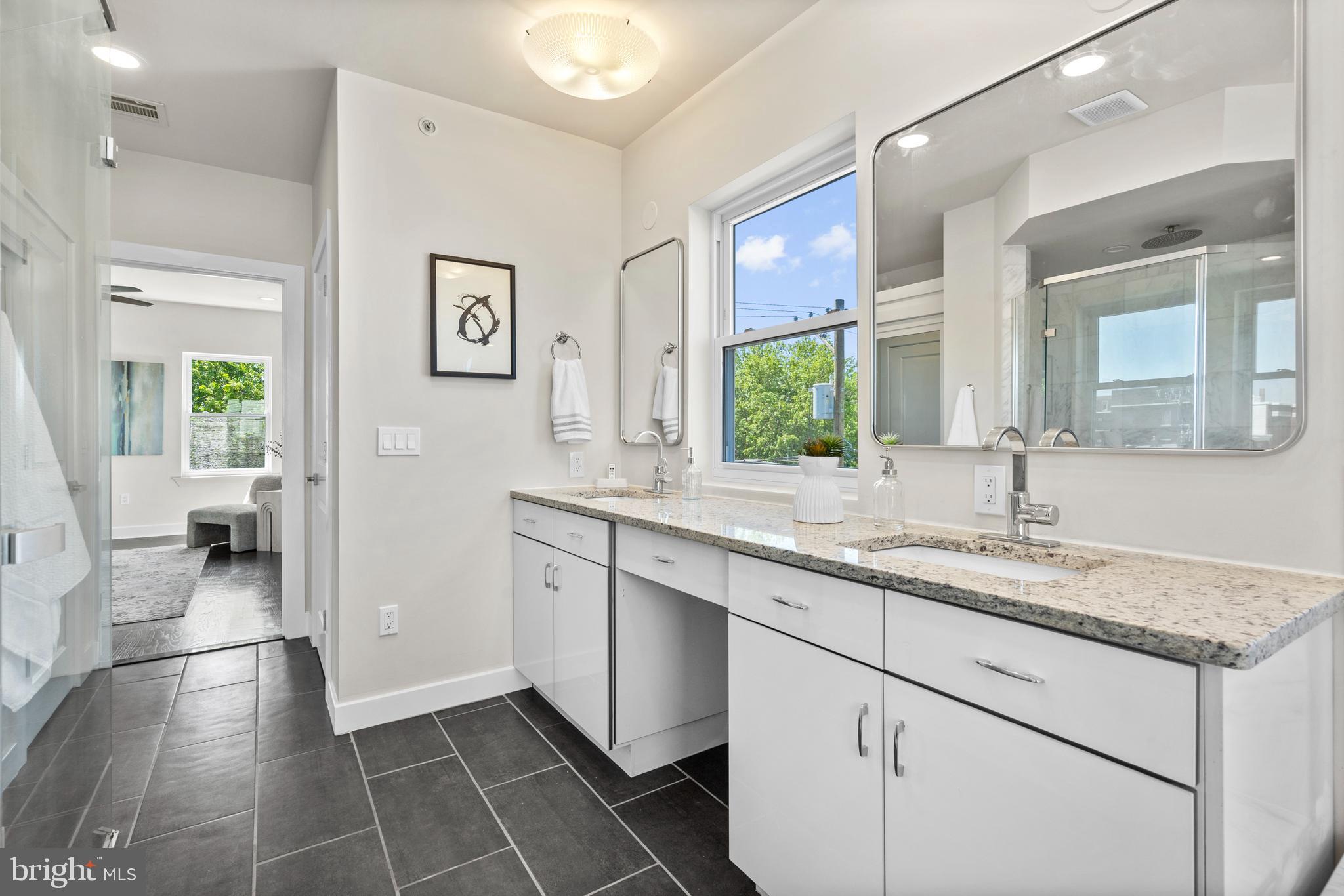 EAST KENSINGTON - Residential