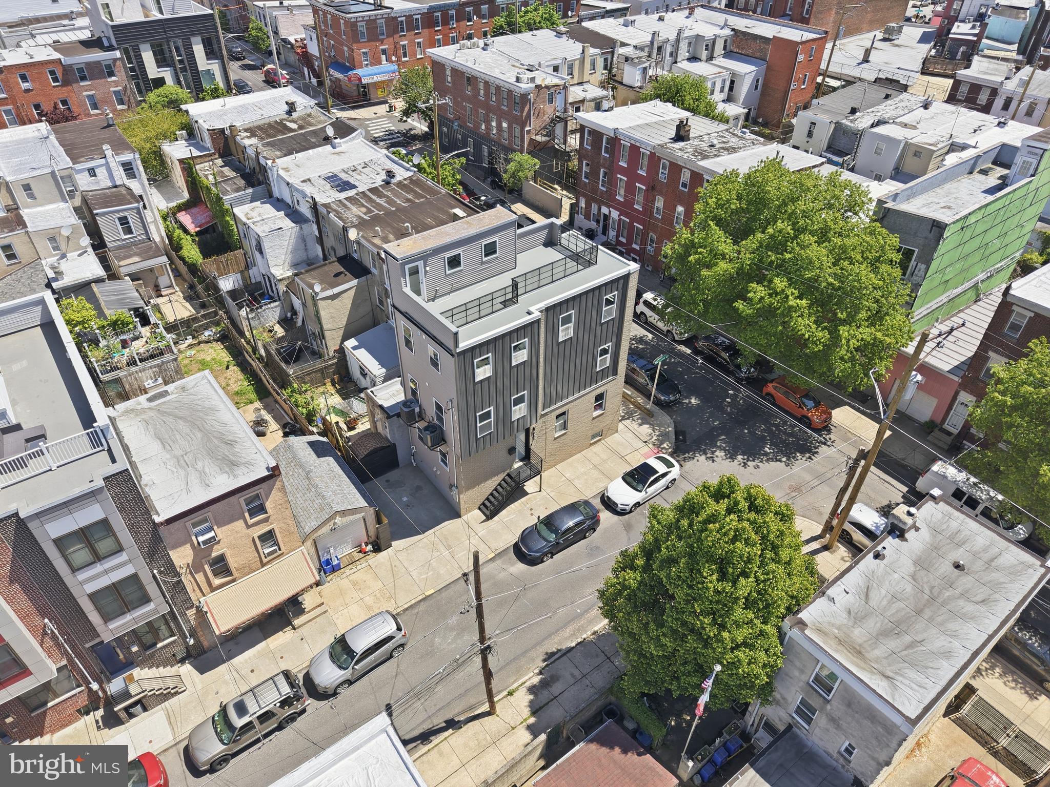 EAST KENSINGTON - Residential
