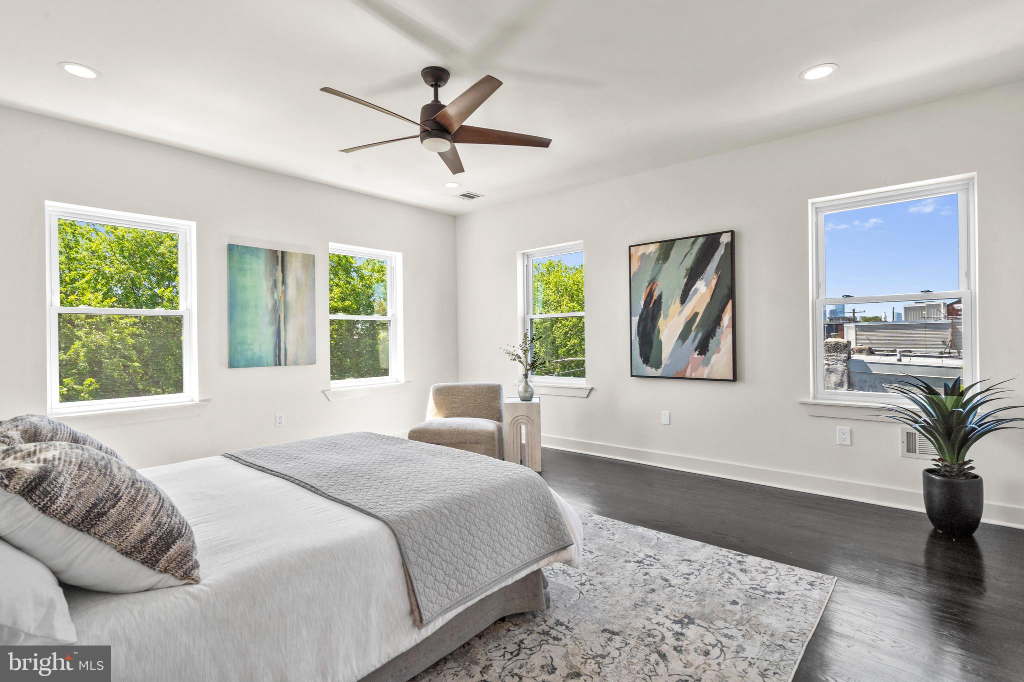 EAST KENSINGTON - Residential
