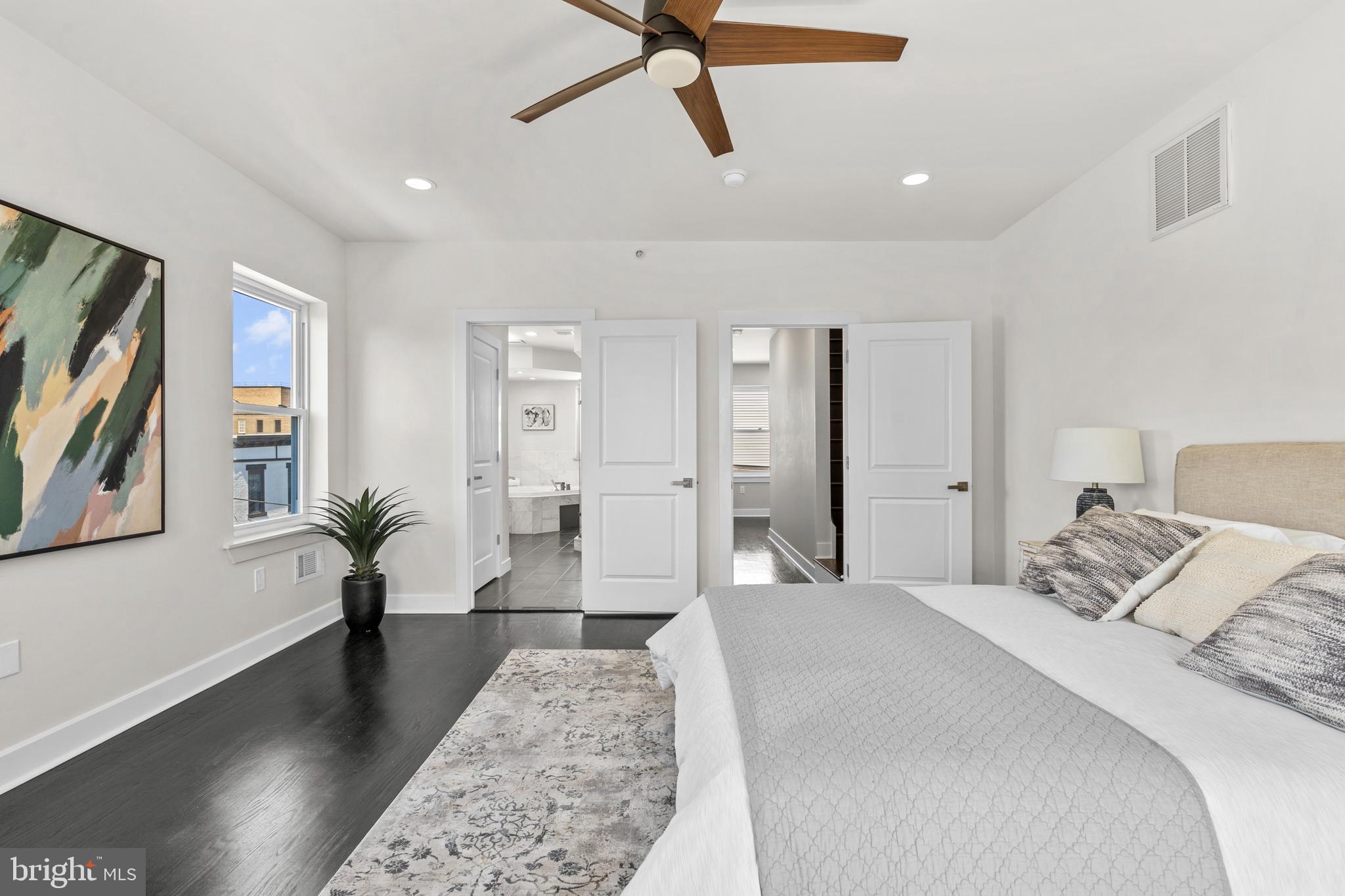 EAST KENSINGTON - Residential