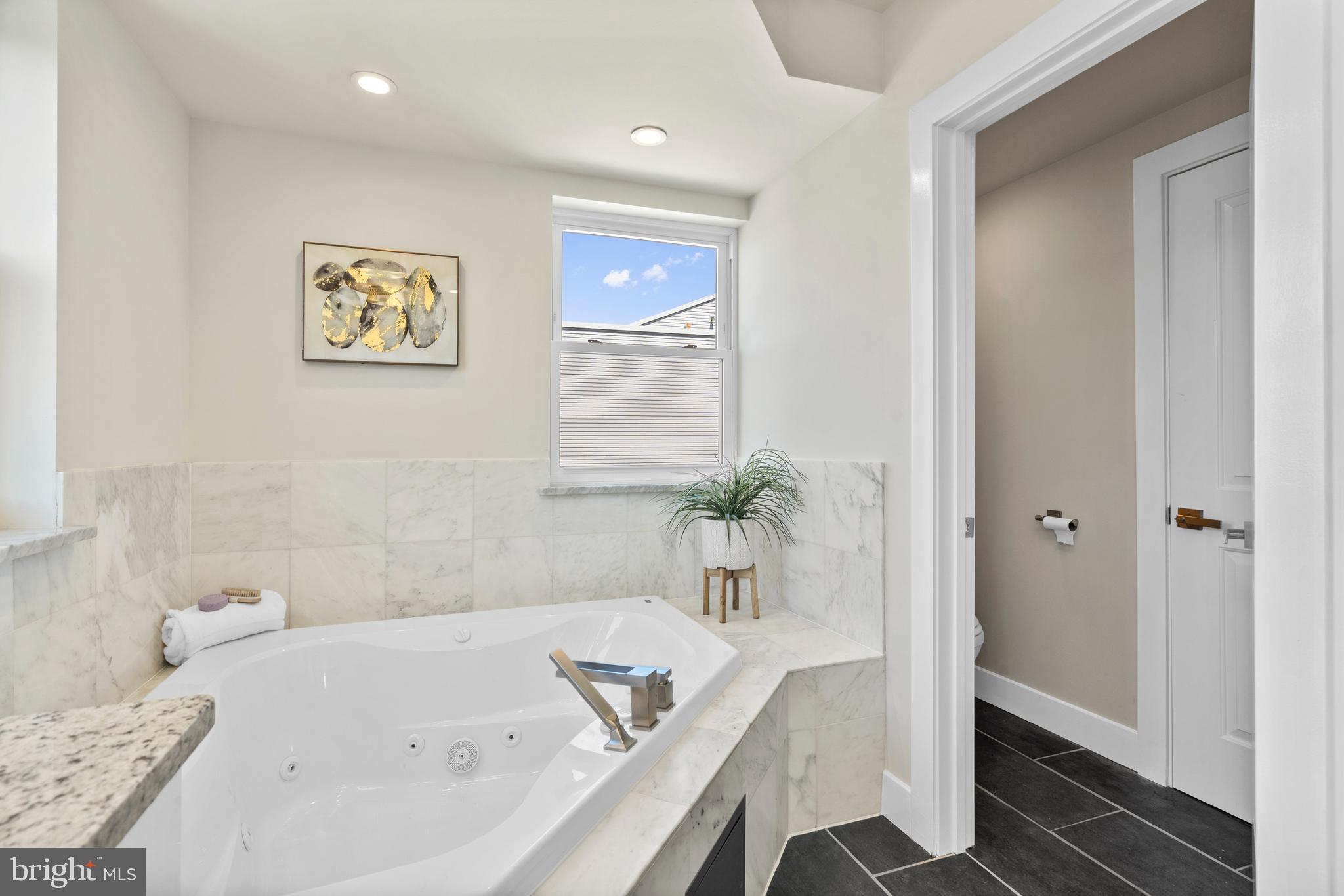 EAST KENSINGTON - Residential