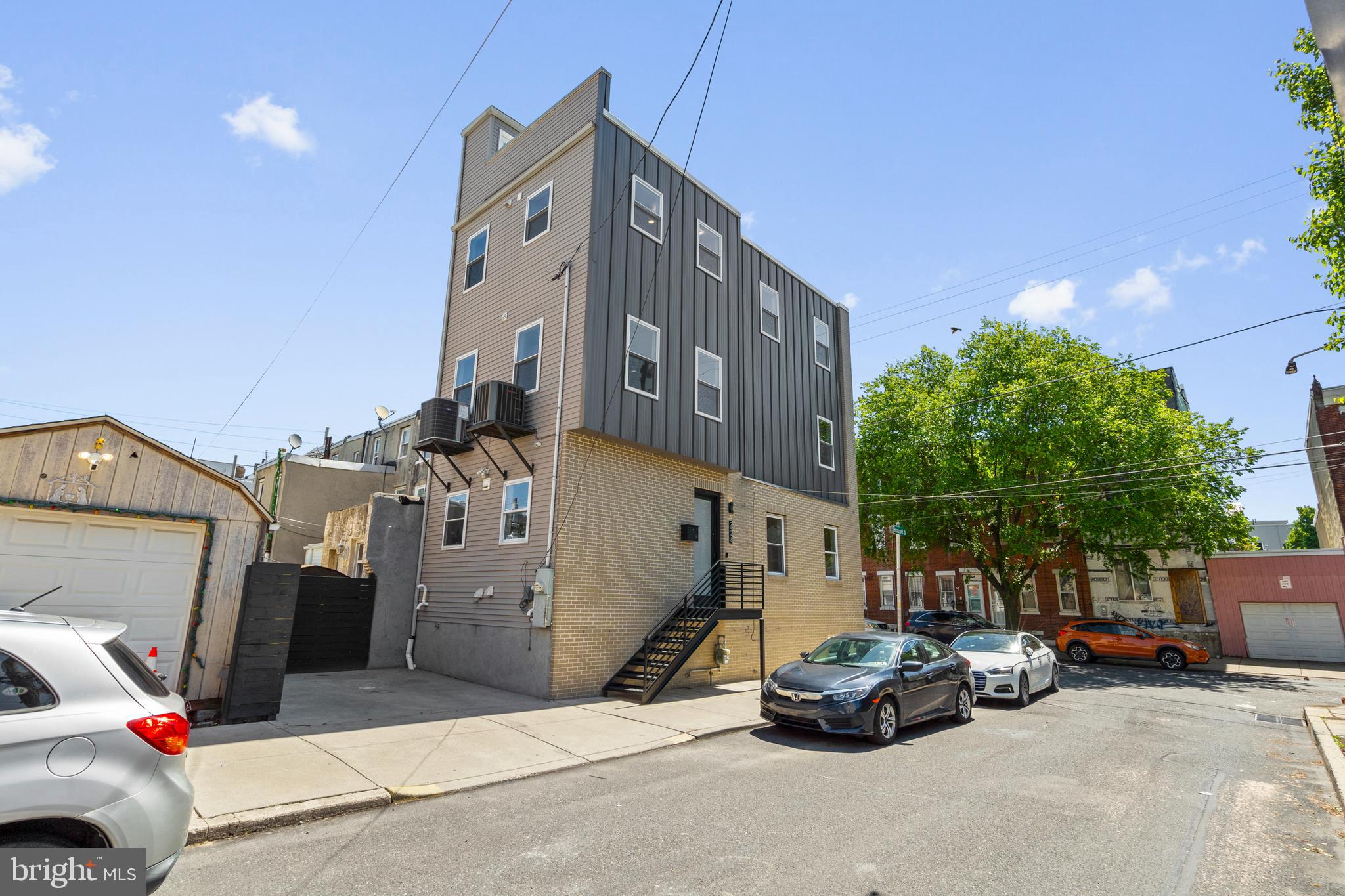 EAST KENSINGTON - Residential