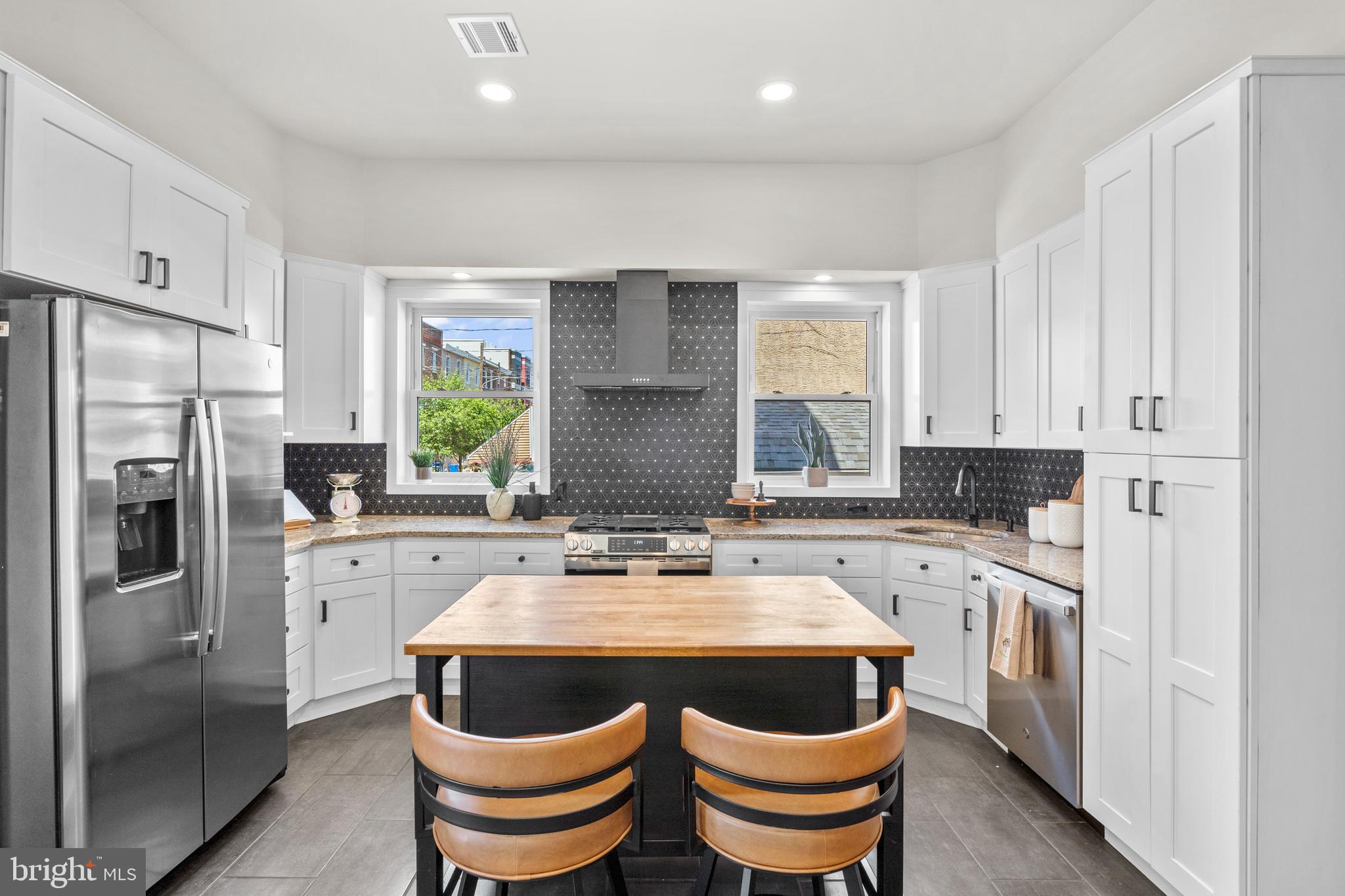 EAST KENSINGTON - Residential