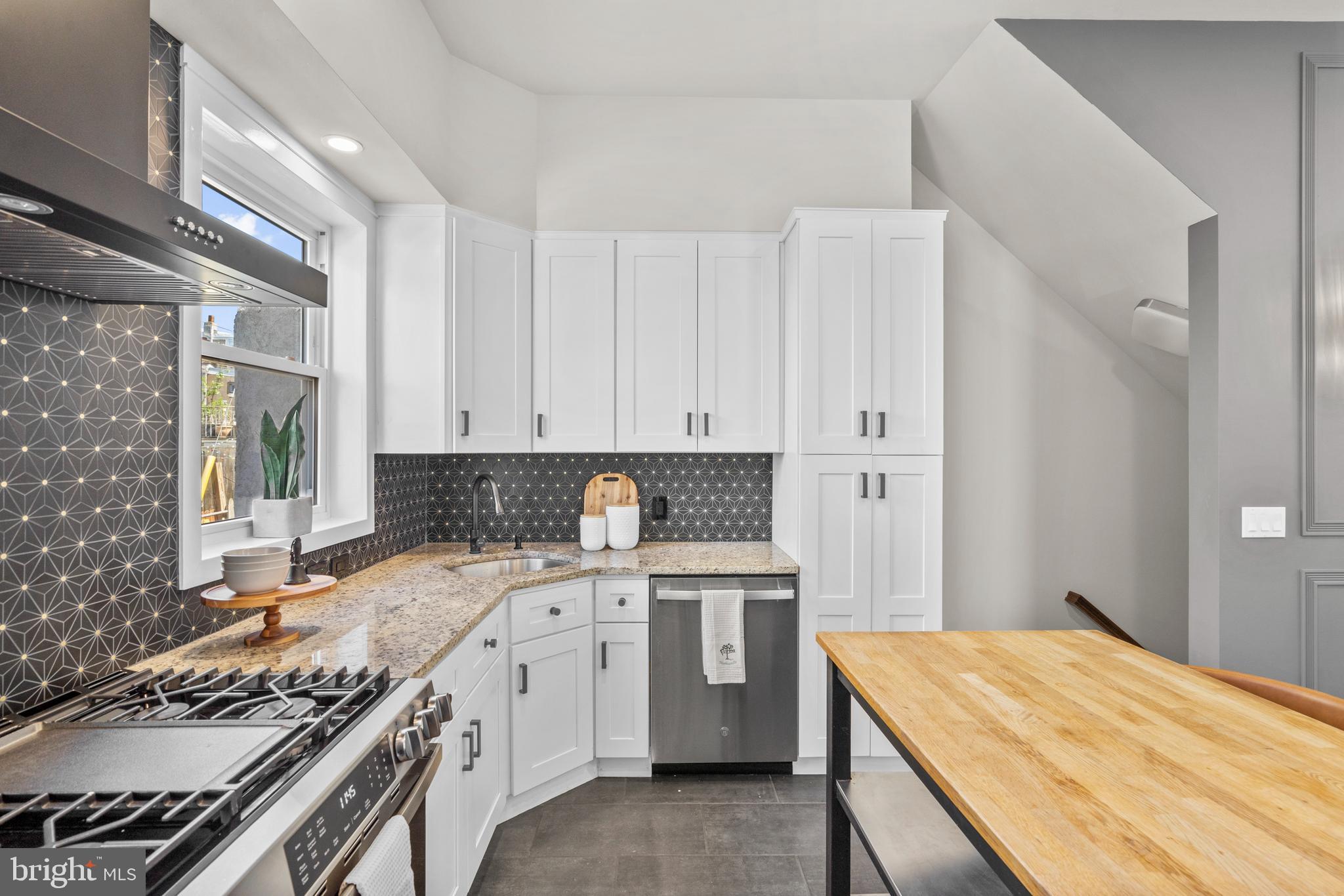 EAST KENSINGTON - Residential