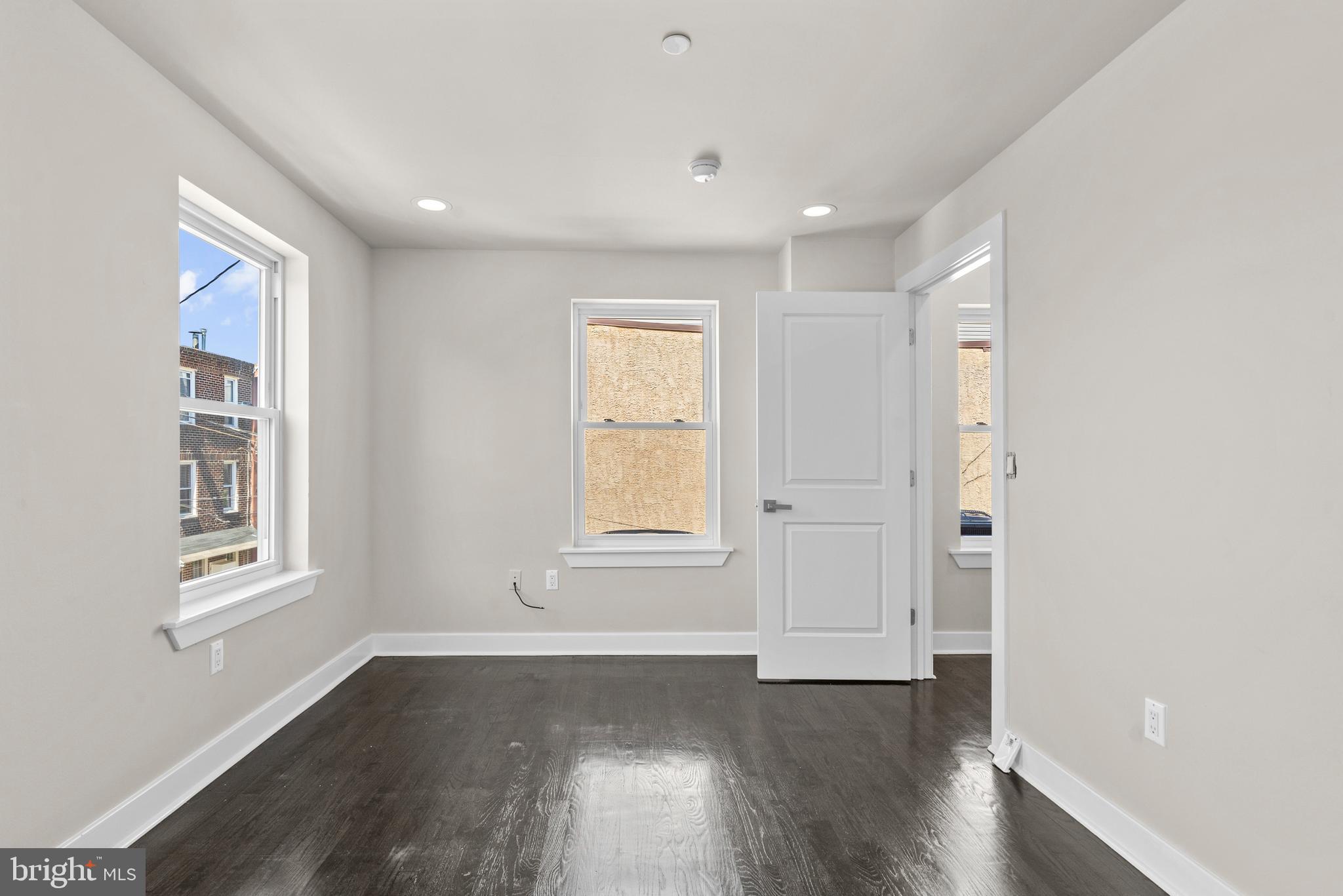 EAST KENSINGTON - Residential