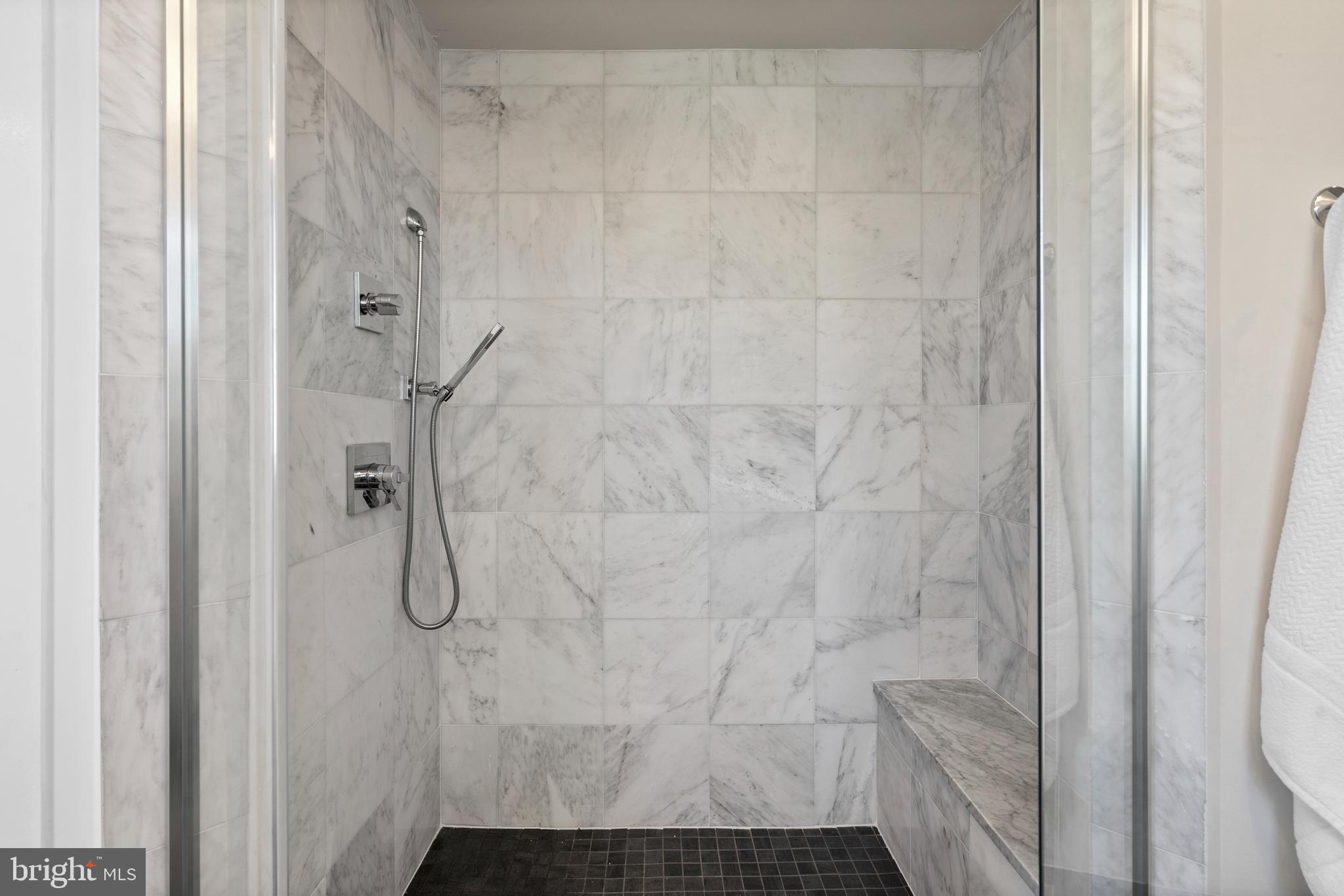 EAST KENSINGTON - Residential