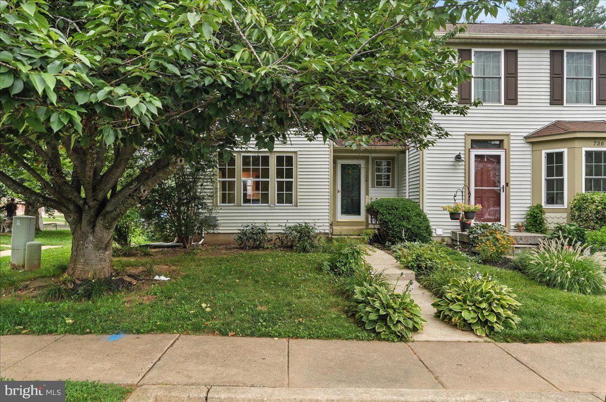 Priced To Sell Fast! Rarely Available 3 Level End Unit Townhouse, Spacious Kitchen, Spacious Bedrooms, Walk Out Basement, Deck, Much More!! Just Waiting For Your Personal Cosmetics and Updates to Make it Shine. Close to Schools, Shopping and Commuter Routes. This Will Not Last! Sold As-Is.