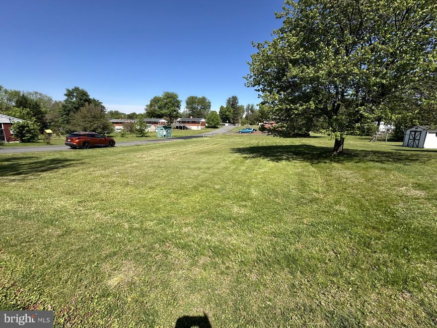 You’re going to love this lot! A flat, build‑ready corner lot with tons of potential. The single tree sits neatly off to the side, and the property already has a gas line in place to simplify your tap.