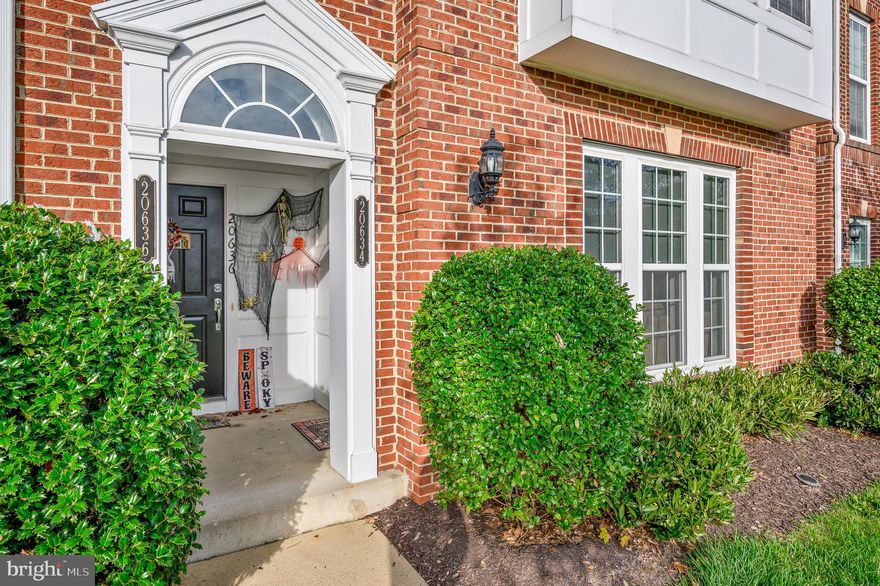 Stunning 3-bedroom lower-level condo for rent in Goose Creek Village. Enjoy over 1500 sq ft of open, well-lit living space. Fresh paint and upgraded fixtures throughout. Plus, a bonus pocket office for your work-from-home needs. The primary suite features a walk-in closet and a luxurious corner soaking tub. Spacious secondary & tertiary bedrooms. Laundry is conveniently located on the bedroom level. 

Please apply via RentSpree link. 

No Pets, No smoking.