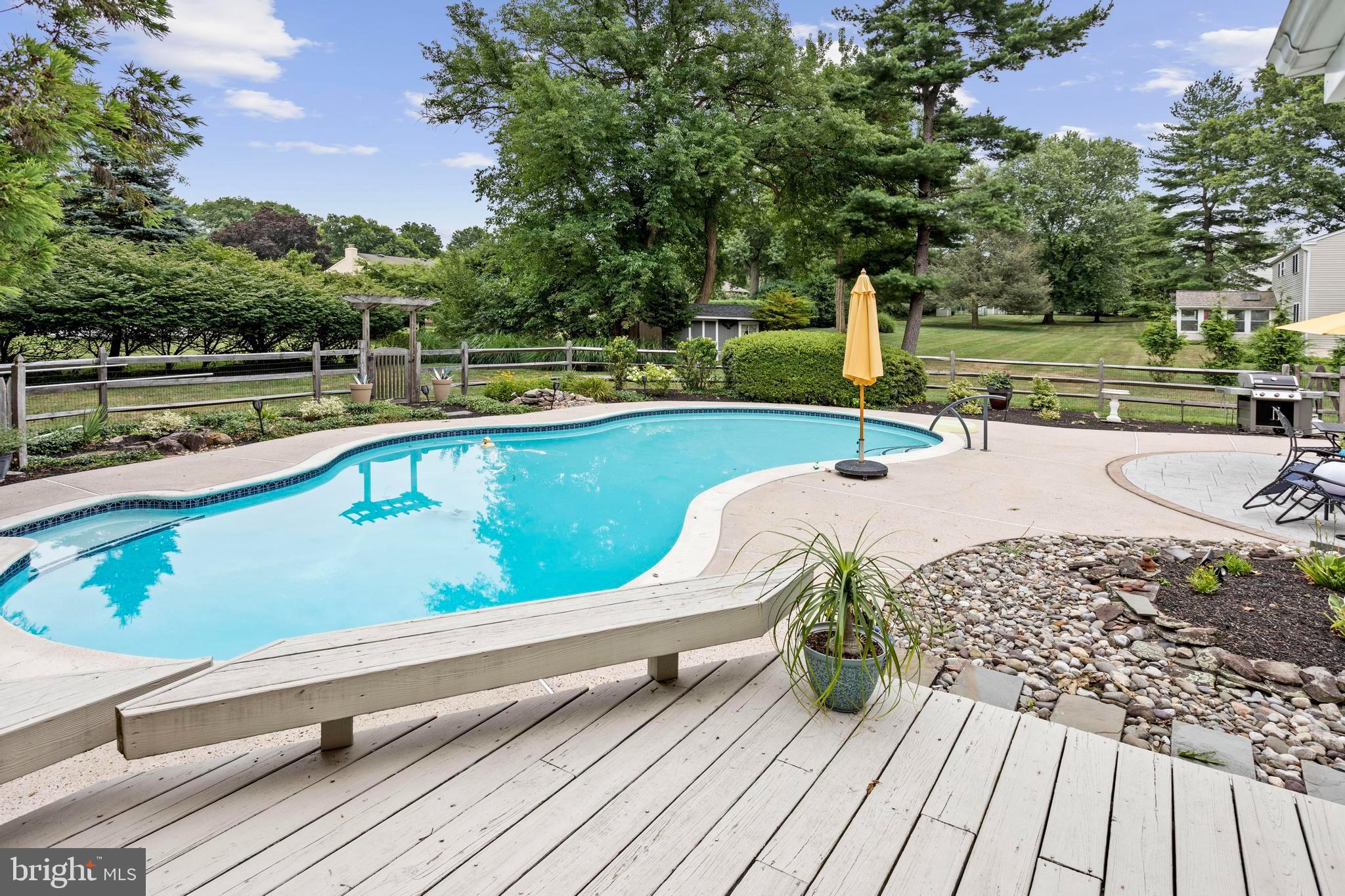 MAPLE HILL - Residential