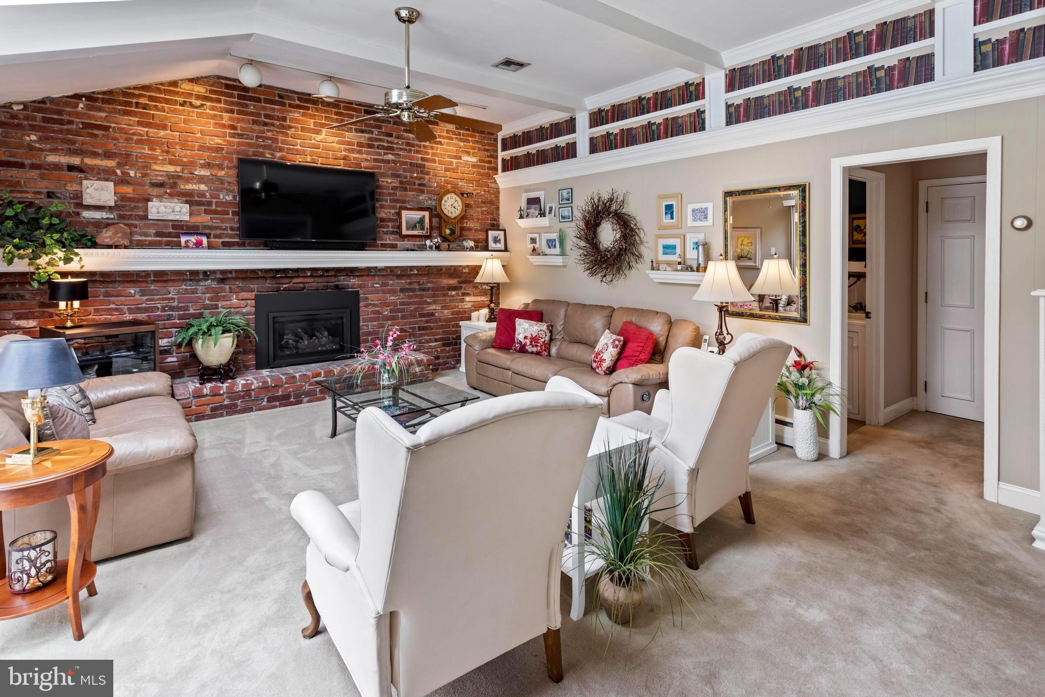 MAPLE HILL - Residential