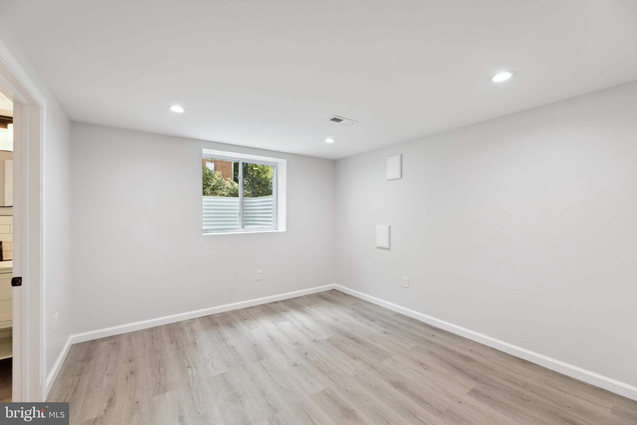 WHEATON WOODS - Residential