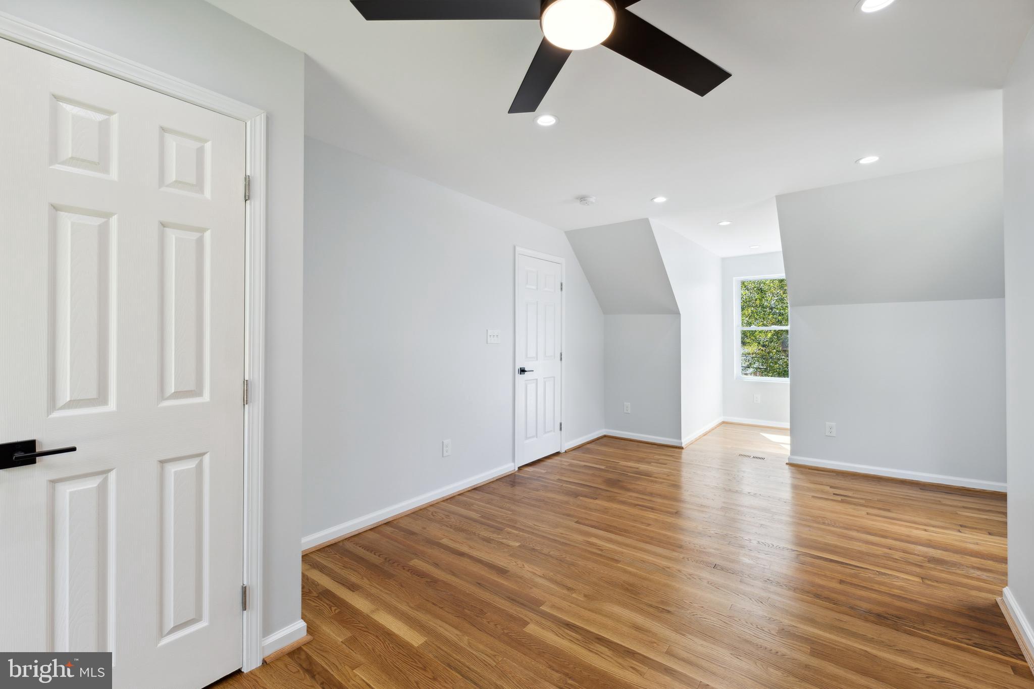 WHEATON WOODS - Residential