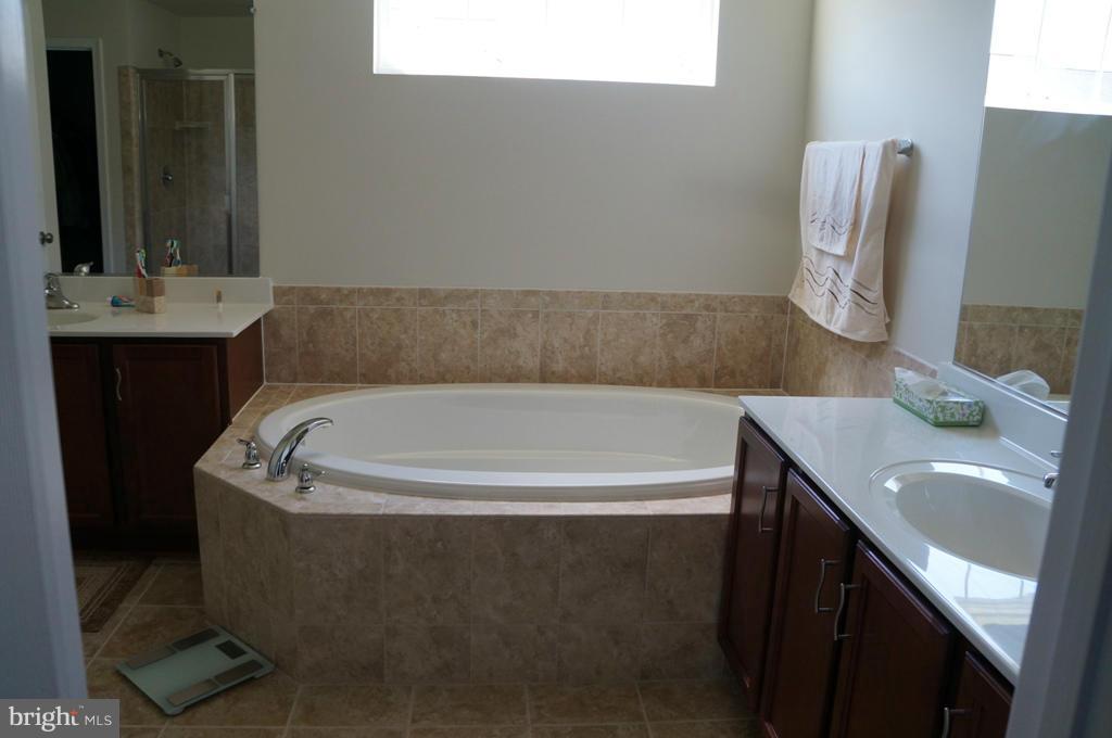 TRENT GROVE - Residential