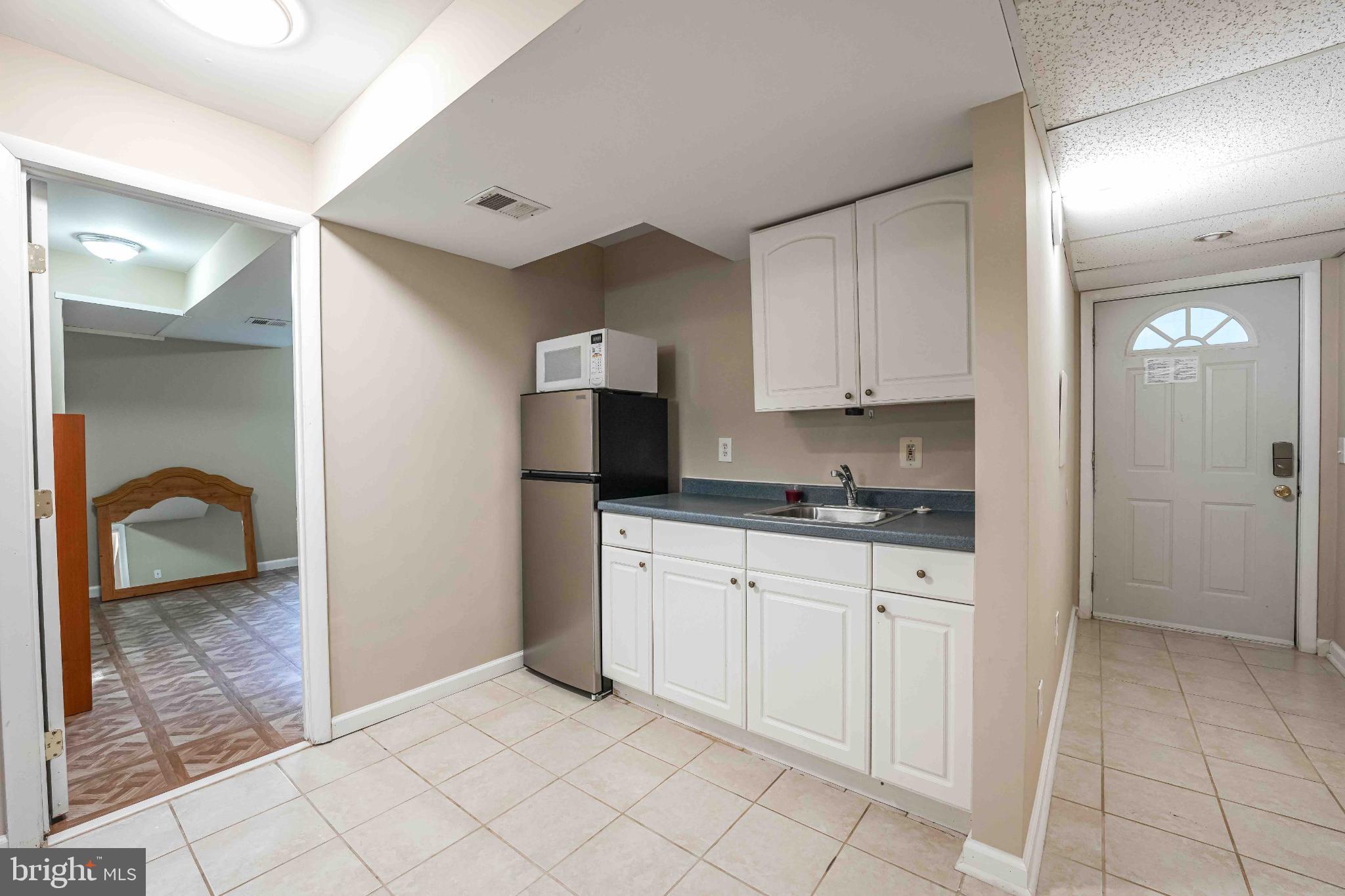 MCLEAN MANOR - Residential Lease