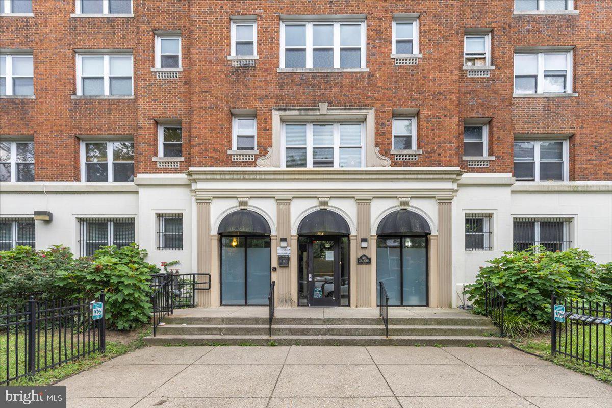 1458 COLUMBIA ROAD NW 105