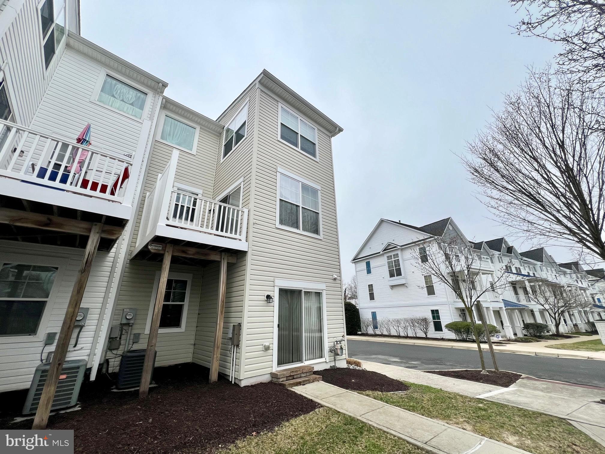 DEEP HARBOUR - Residential