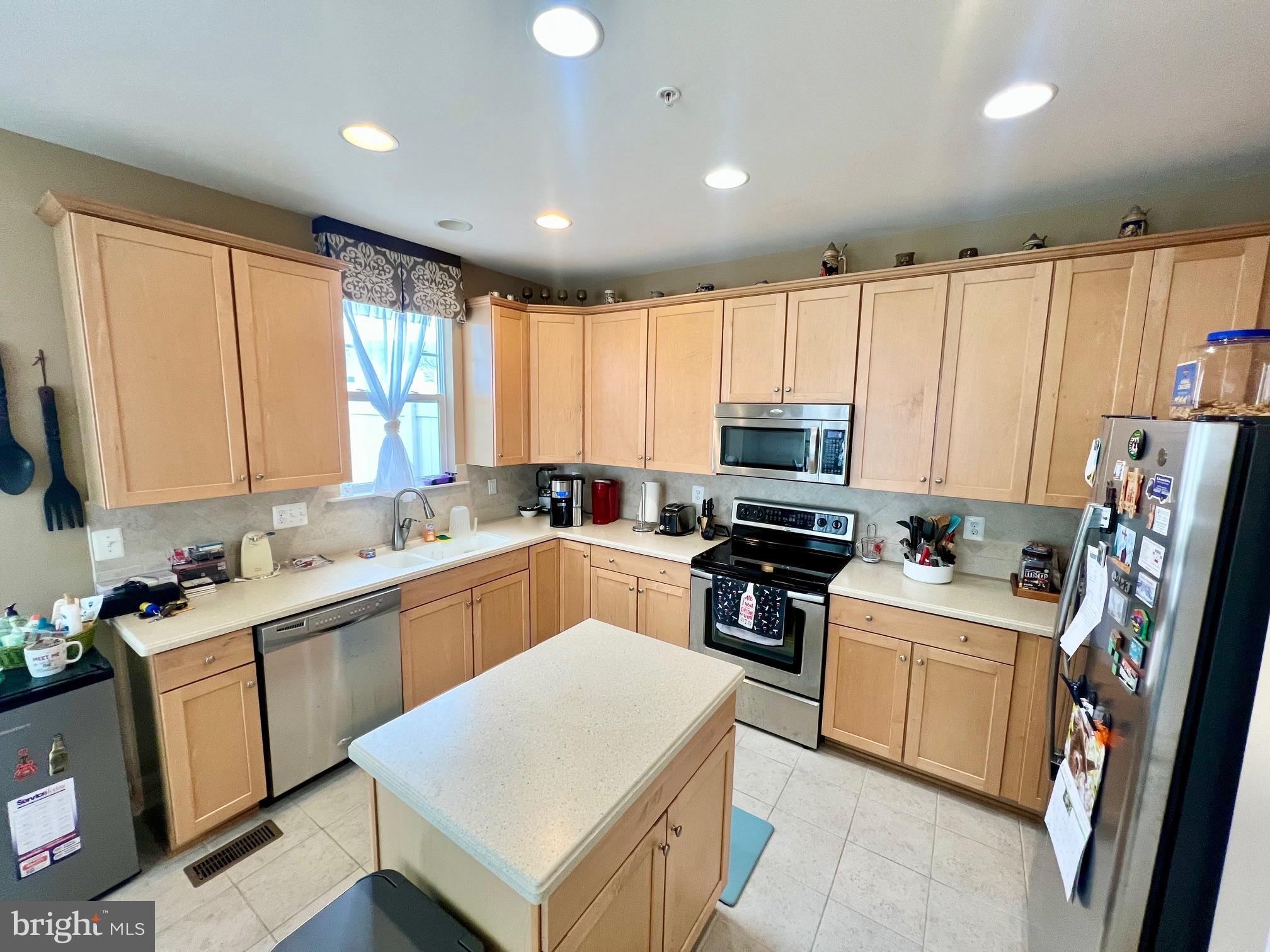 DEEP HARBOUR - Residential