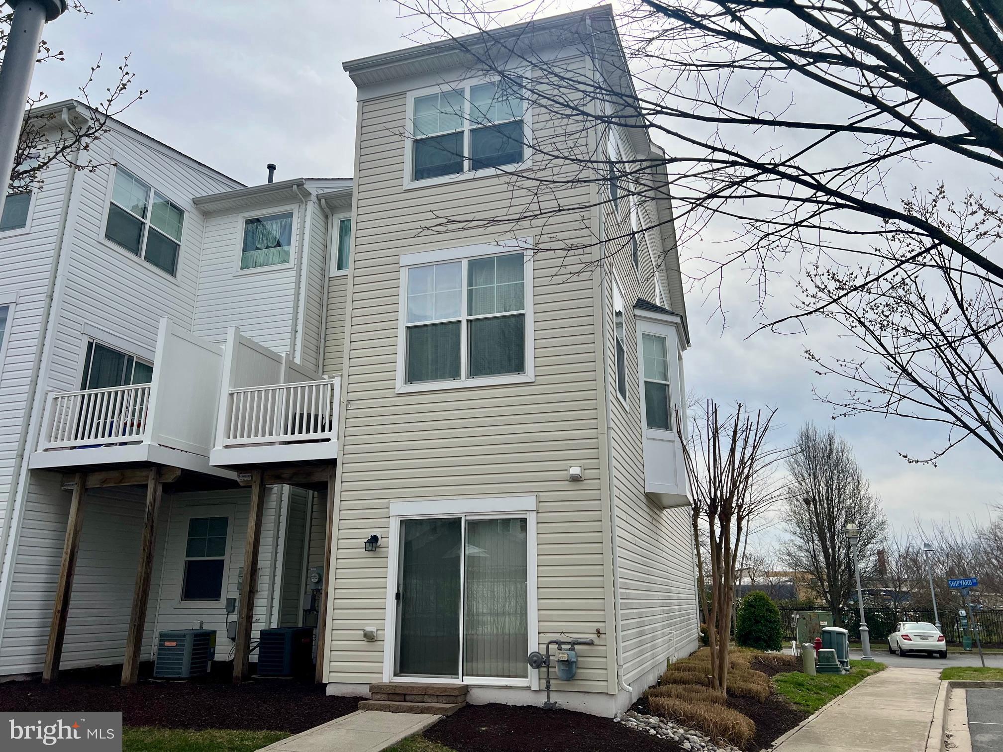 DEEP HARBOUR - Residential