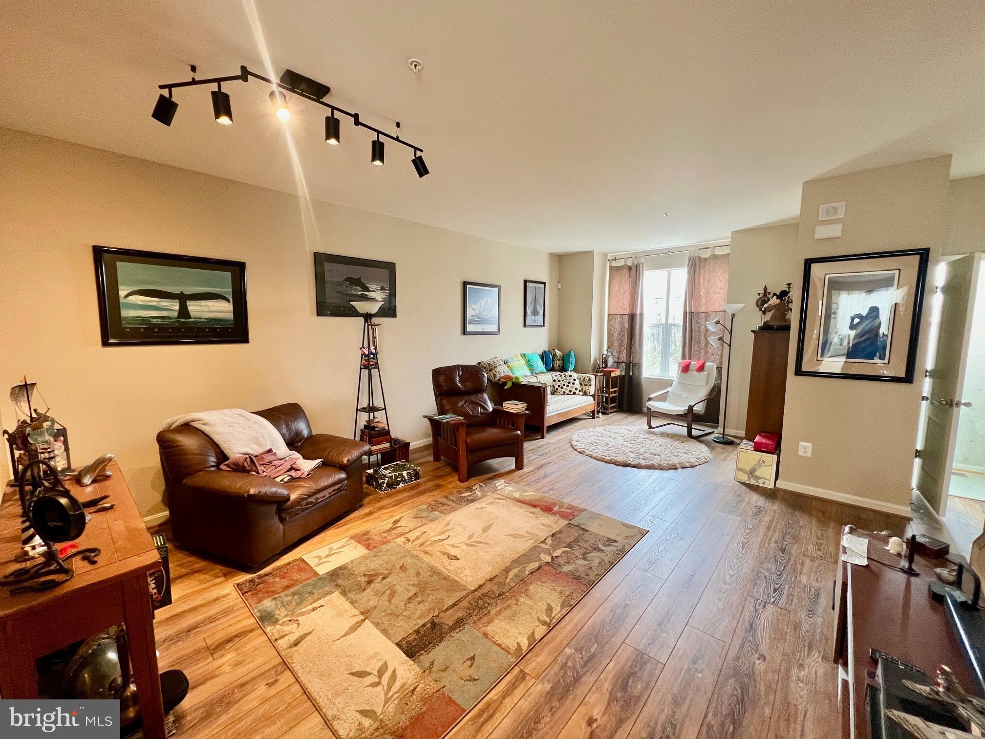 DEEP HARBOUR - Residential