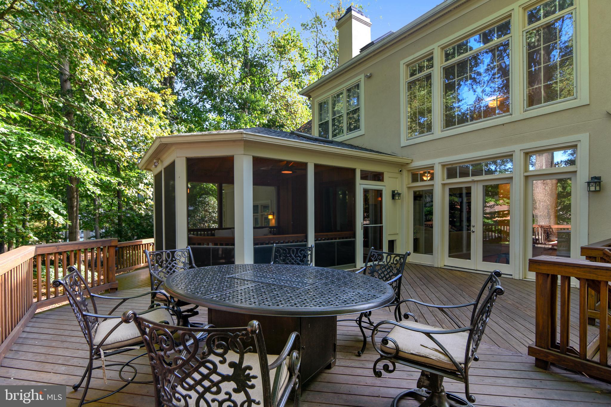 OAKTON WOODS - Residential