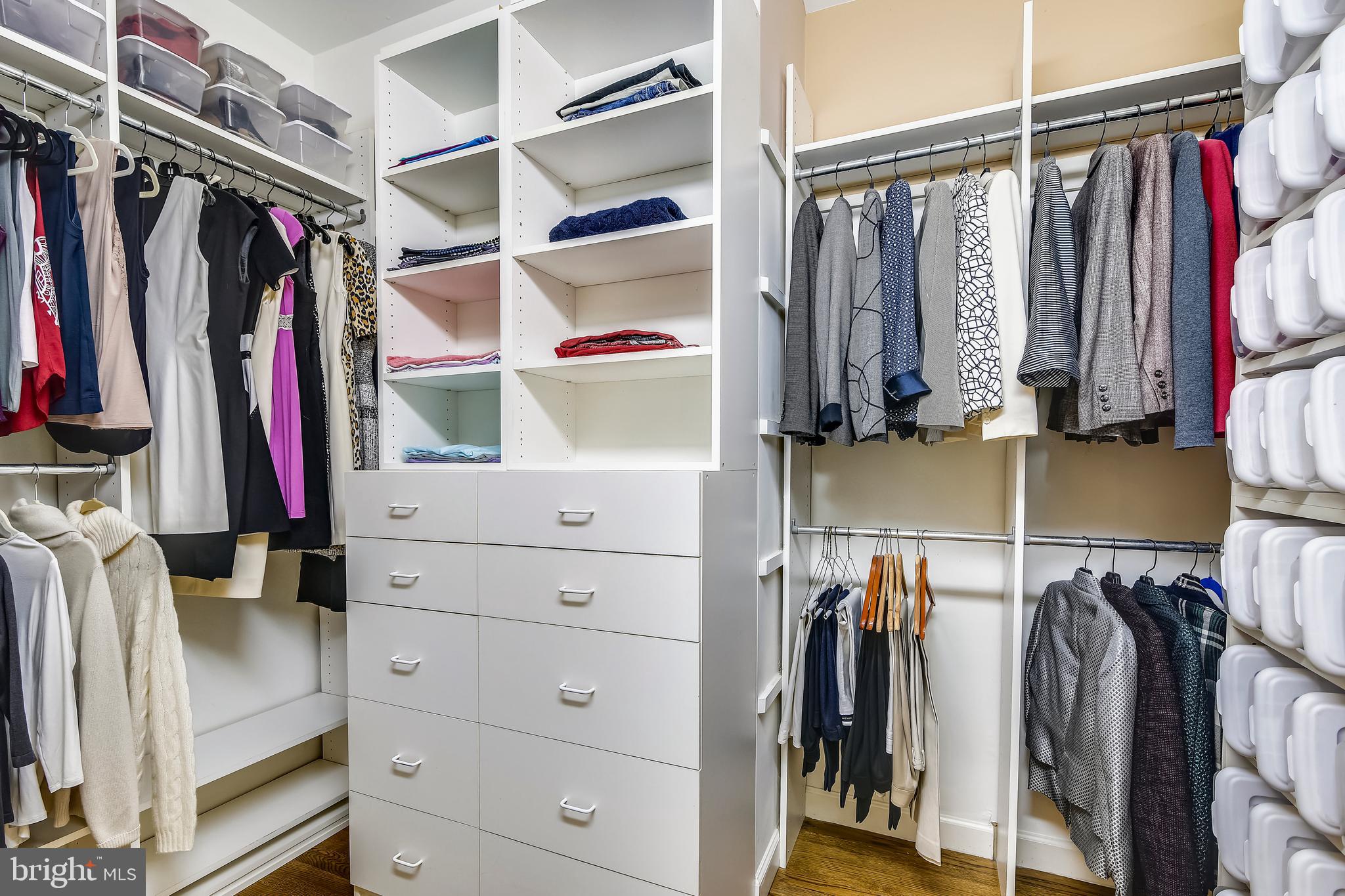 OAKTON WOODS - Residential