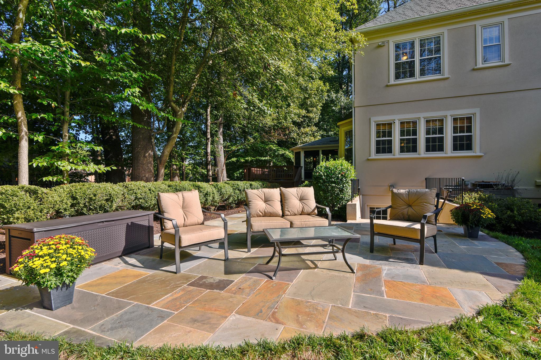 OAKTON WOODS - Residential