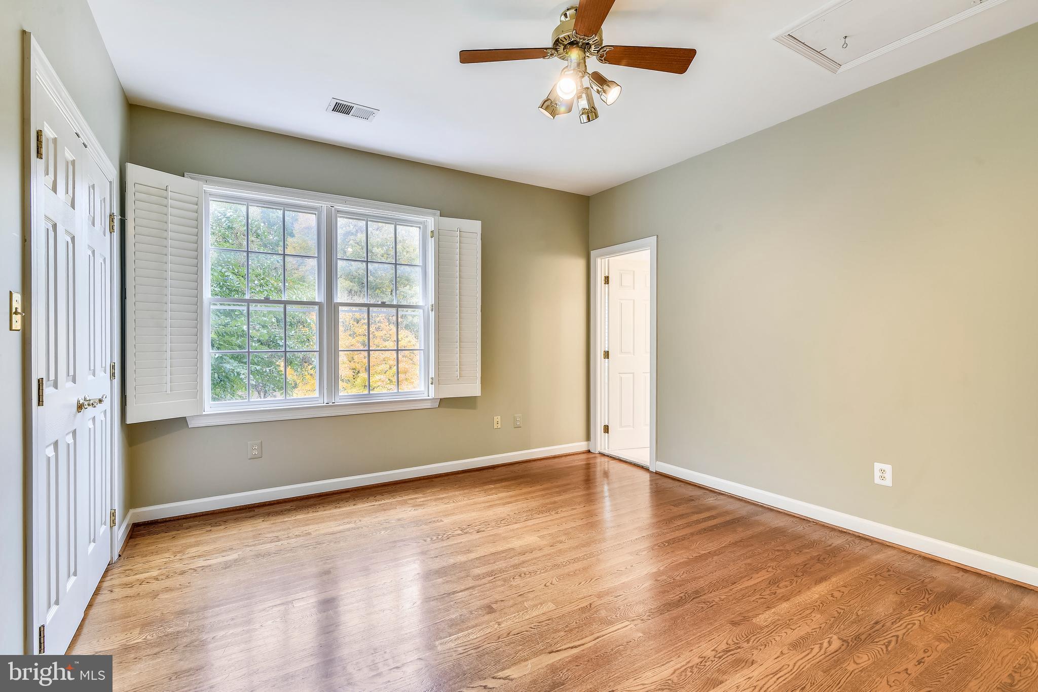 OAKTON WOODS - Residential