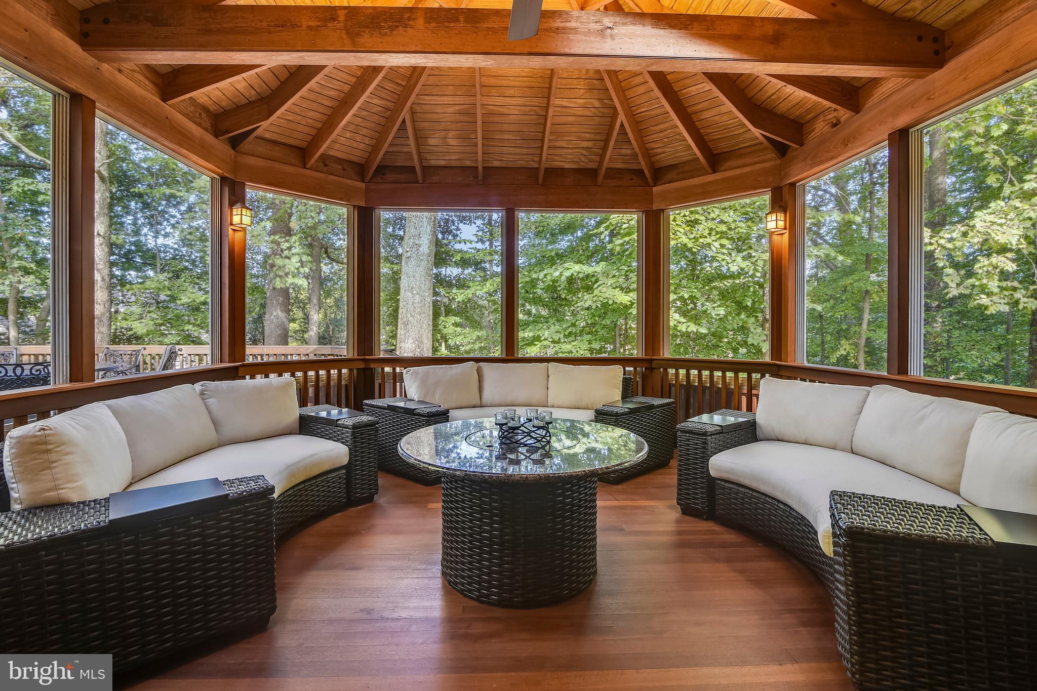 OAKTON WOODS - Residential