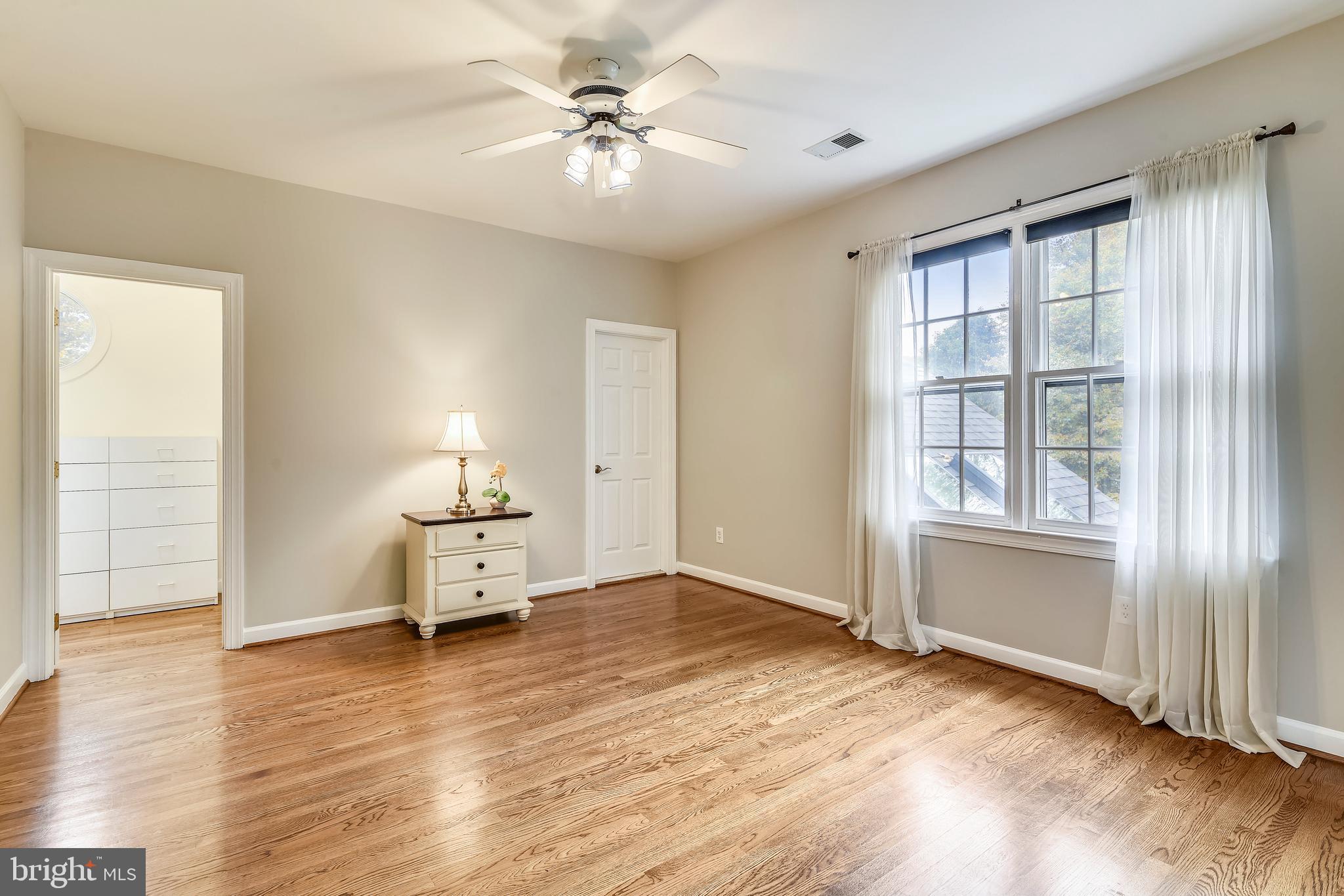 OAKTON WOODS - Residential