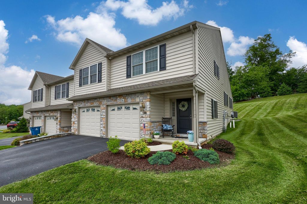 Photo of 17 S Southwoods Drive, ELIZABETHTOWN, PA 17022 (MLS # PALA2070350)