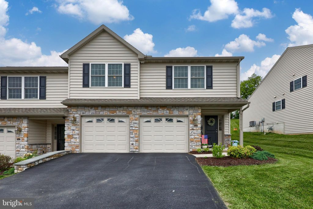 Photo of 17 S Southwoods Drive, ELIZABETHTOWN, PA 17022 (MLS # PALA2070350)