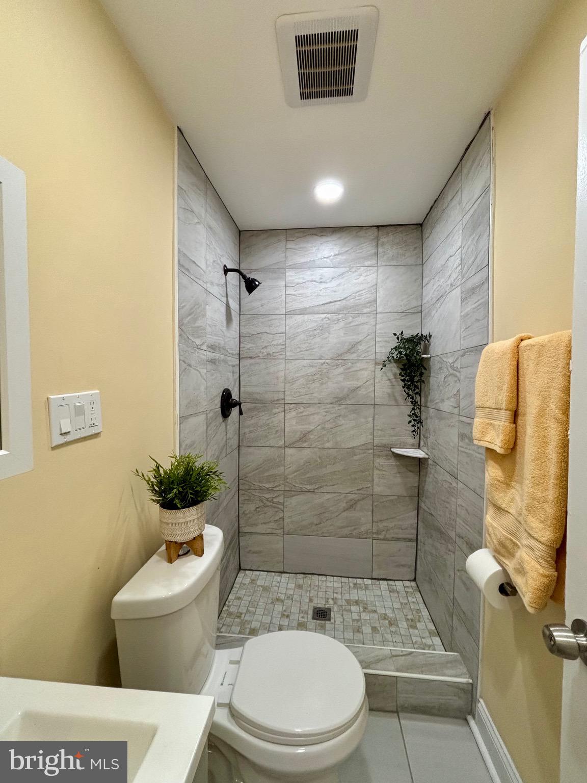 NEW HAMPSHIRE ESTATES - Residential Lease