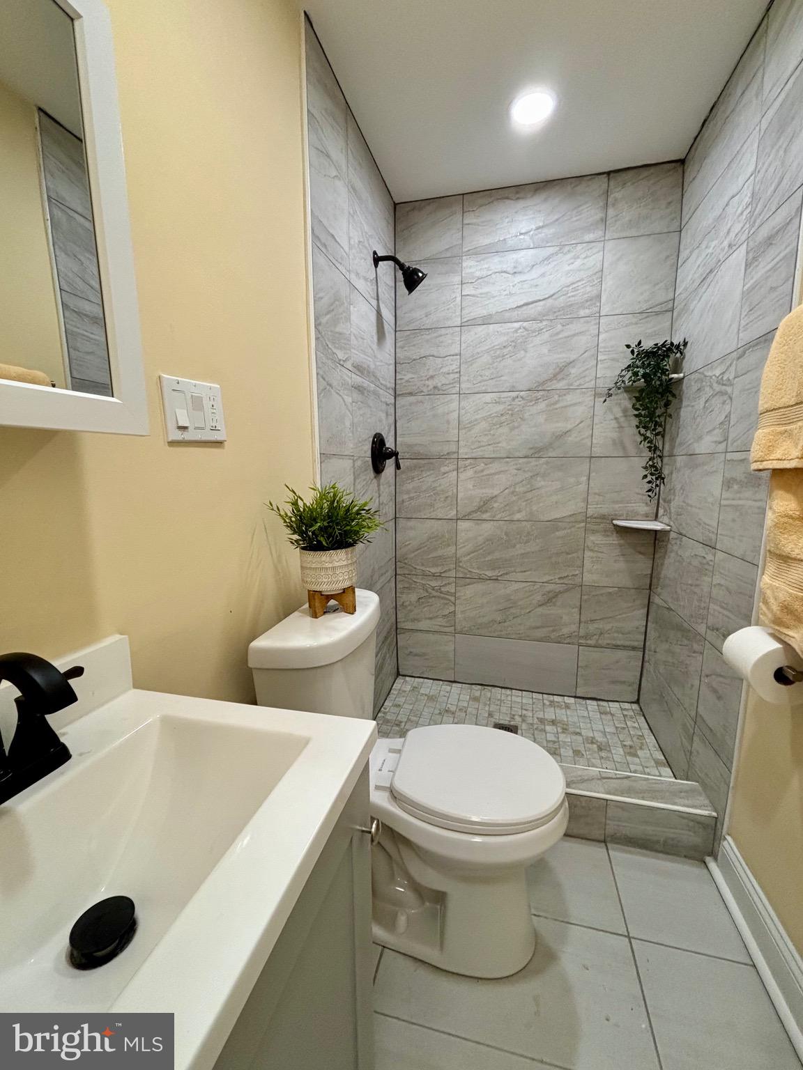 NEW HAMPSHIRE ESTATES - Residential Lease