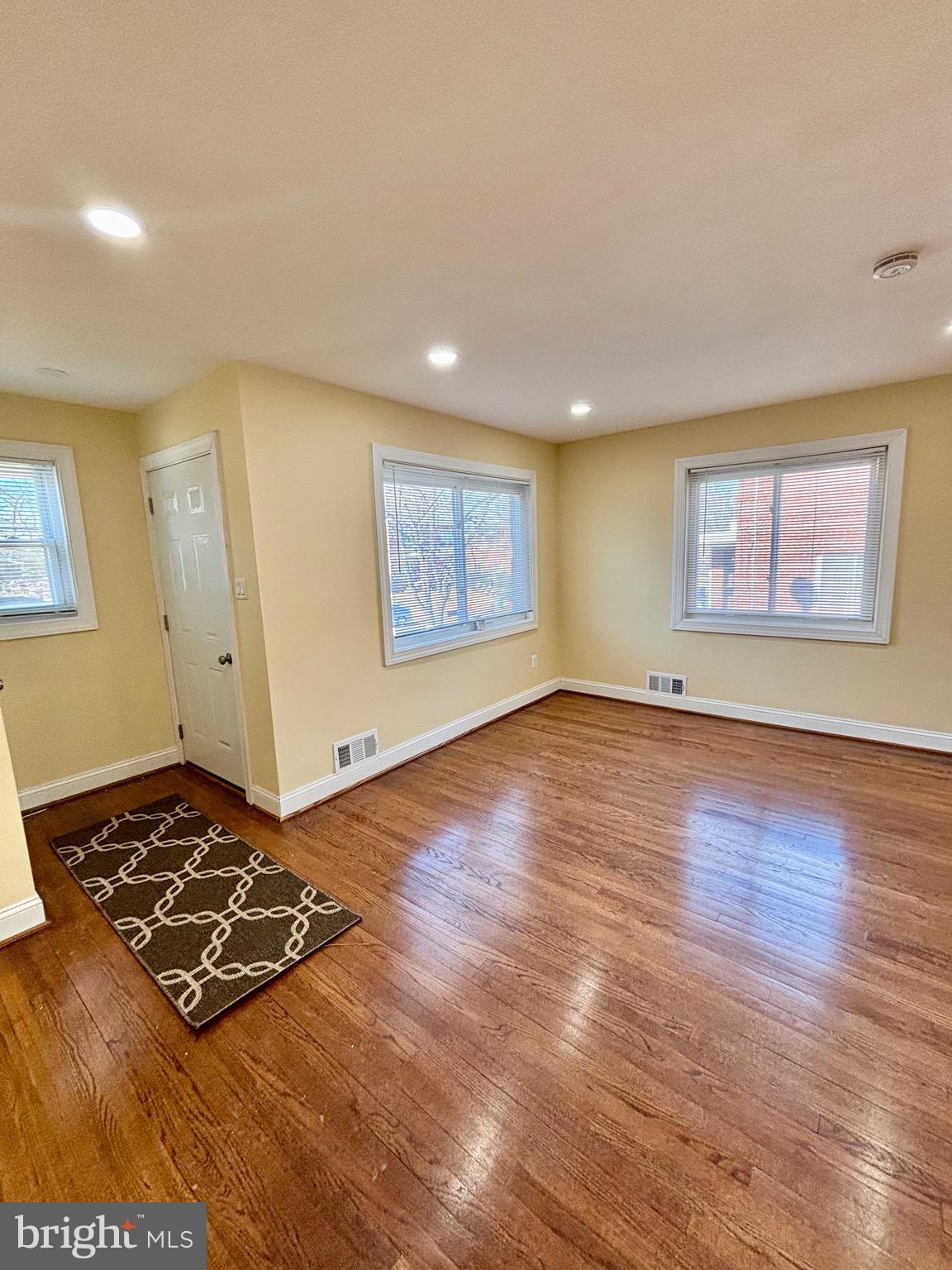 NEW HAMPSHIRE ESTATES - Residential Lease