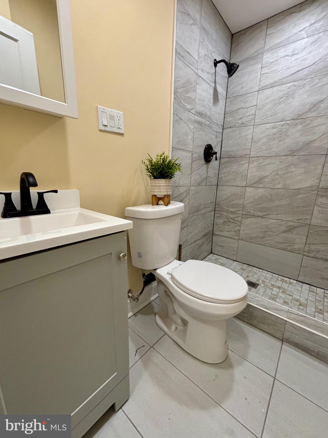 NEW HAMPSHIRE ESTATES - Residential Lease