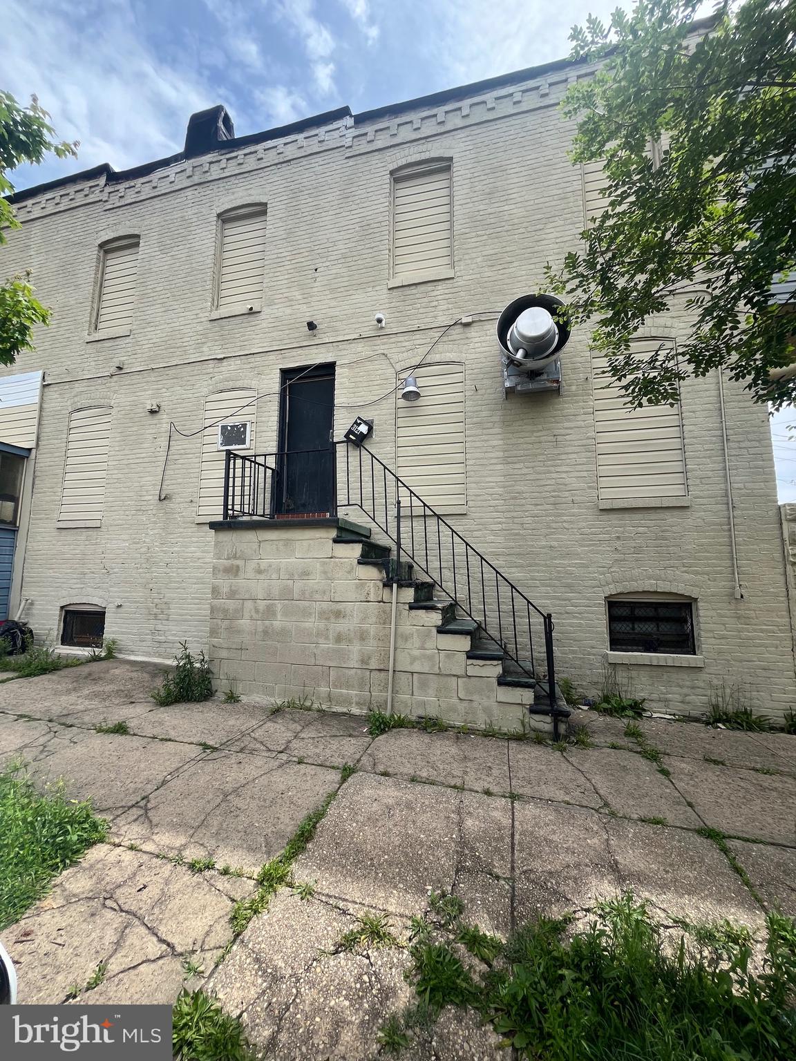 ELLWOOD PARK - Commercial Sale