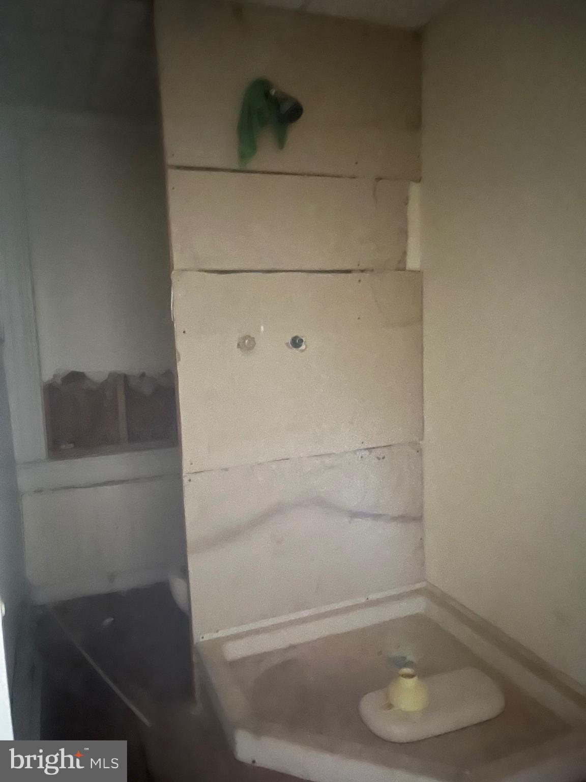 ELLWOOD PARK - Commercial Sale