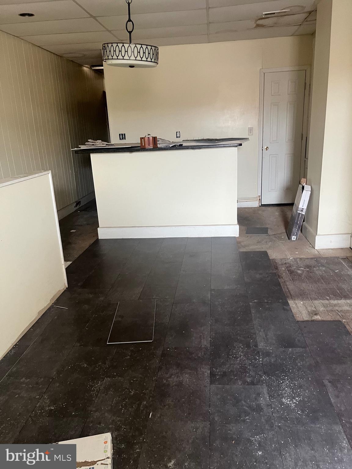 ELLWOOD PARK - Commercial Sale