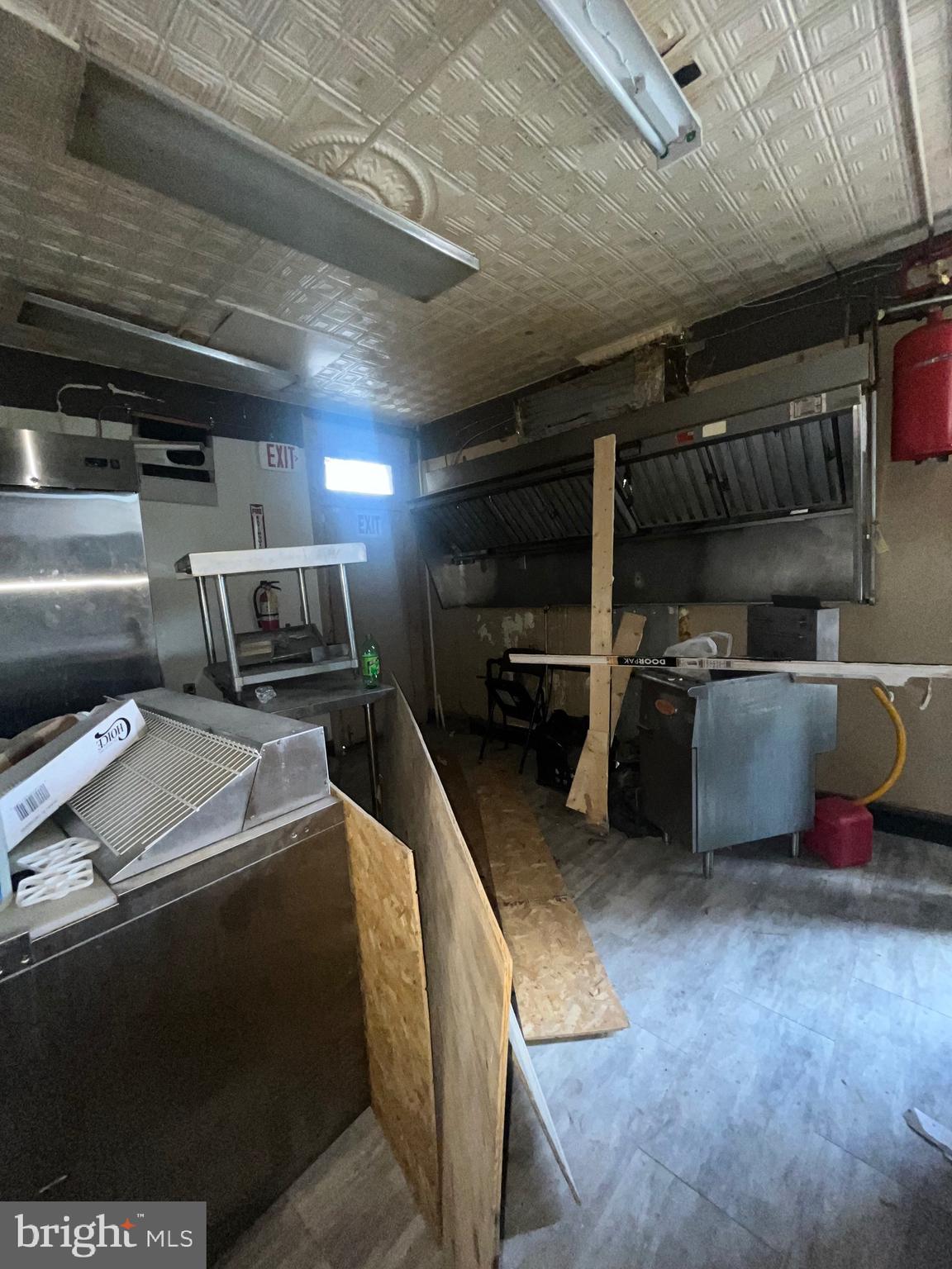 ELLWOOD PARK - Commercial Sale