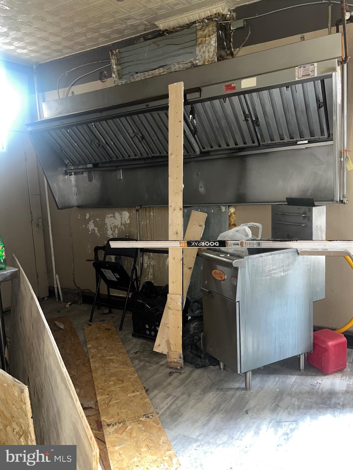 ELLWOOD PARK - Commercial Sale