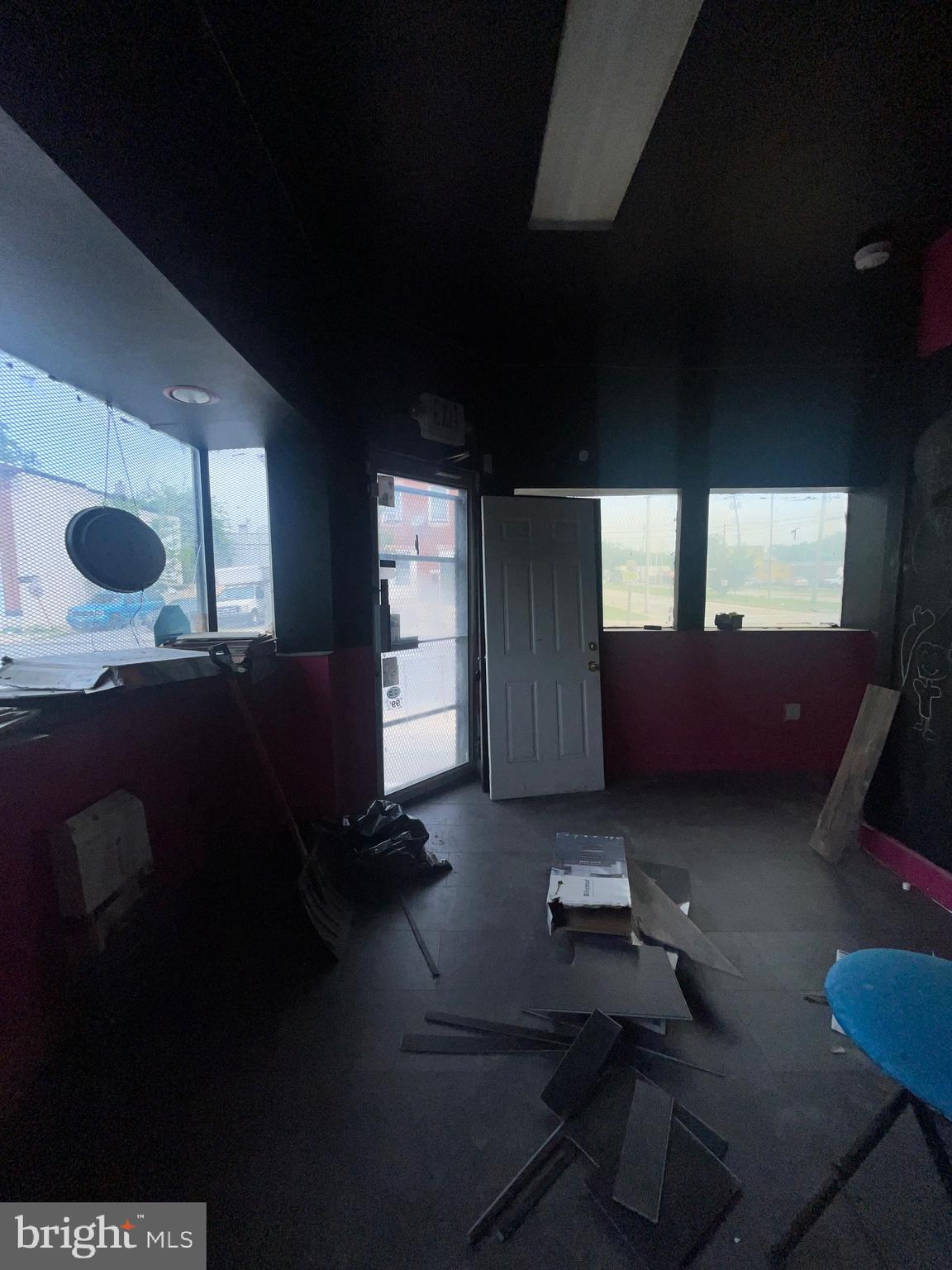 ELLWOOD PARK - Commercial Sale