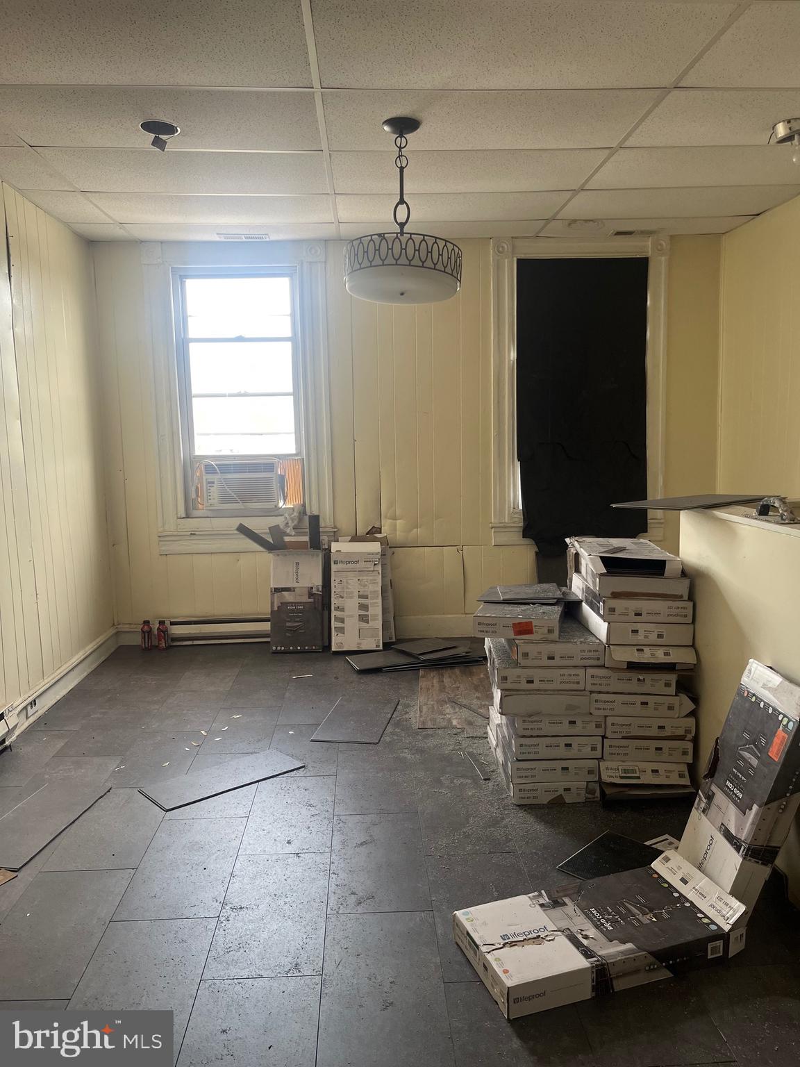 ELLWOOD PARK - Commercial Sale