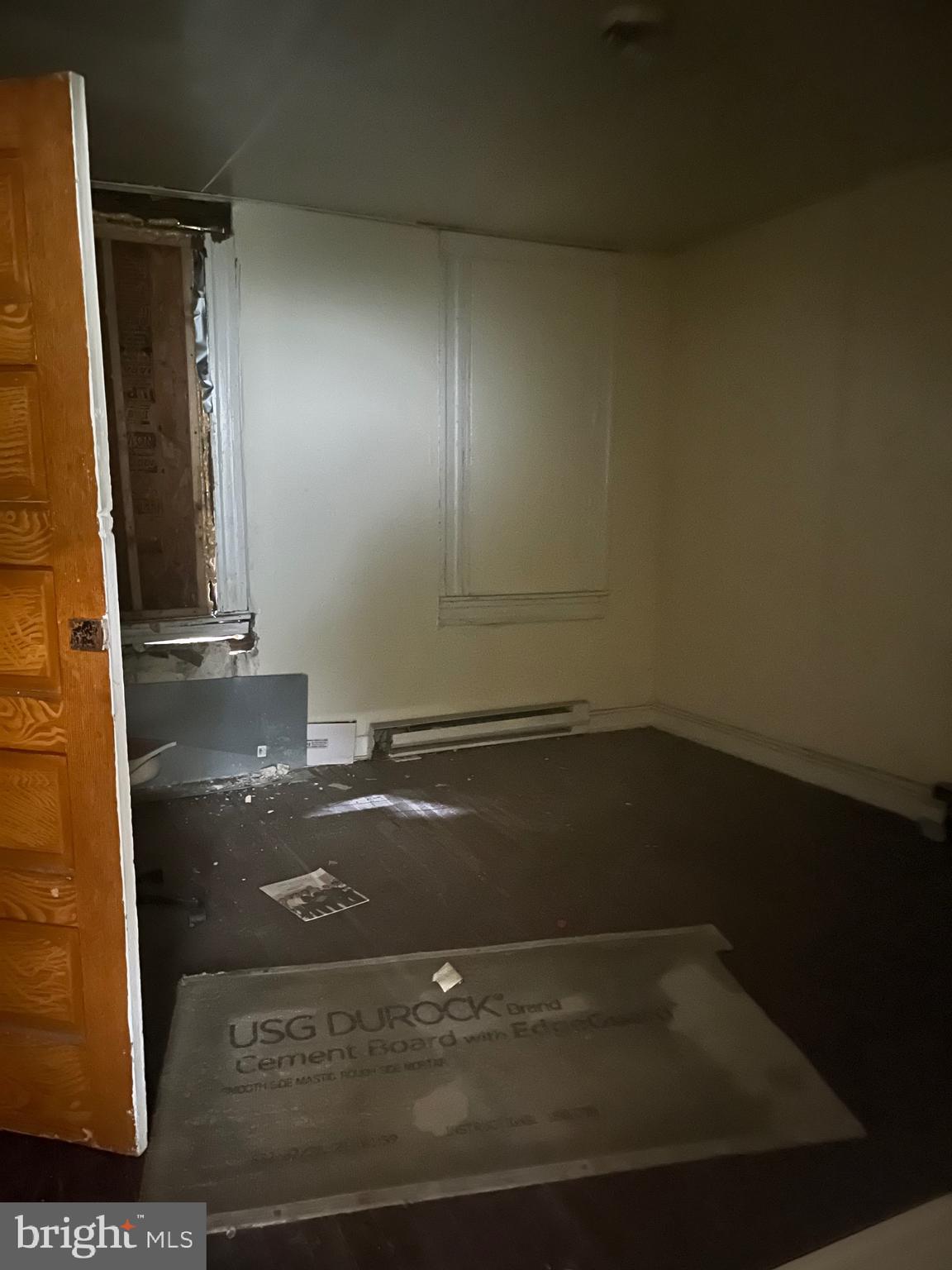 ELLWOOD PARK - Commercial Sale