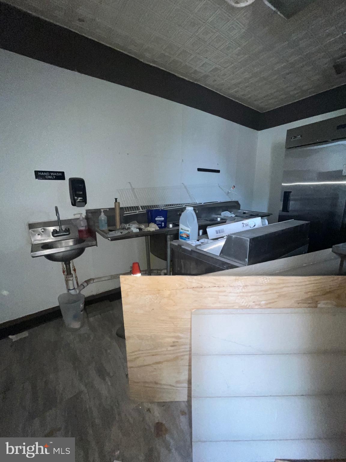 ELLWOOD PARK - Commercial Sale