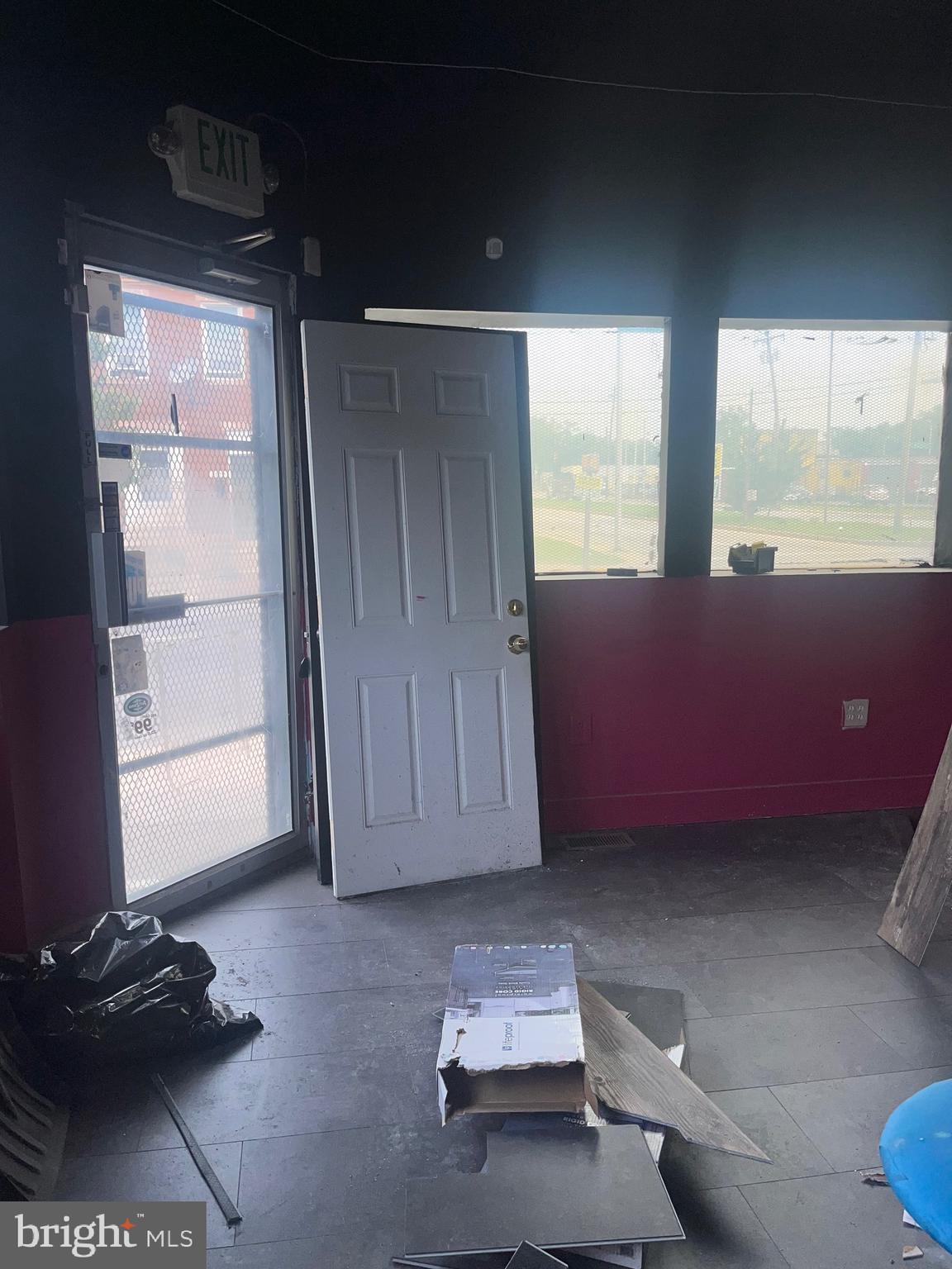 ELLWOOD PARK - Commercial Sale