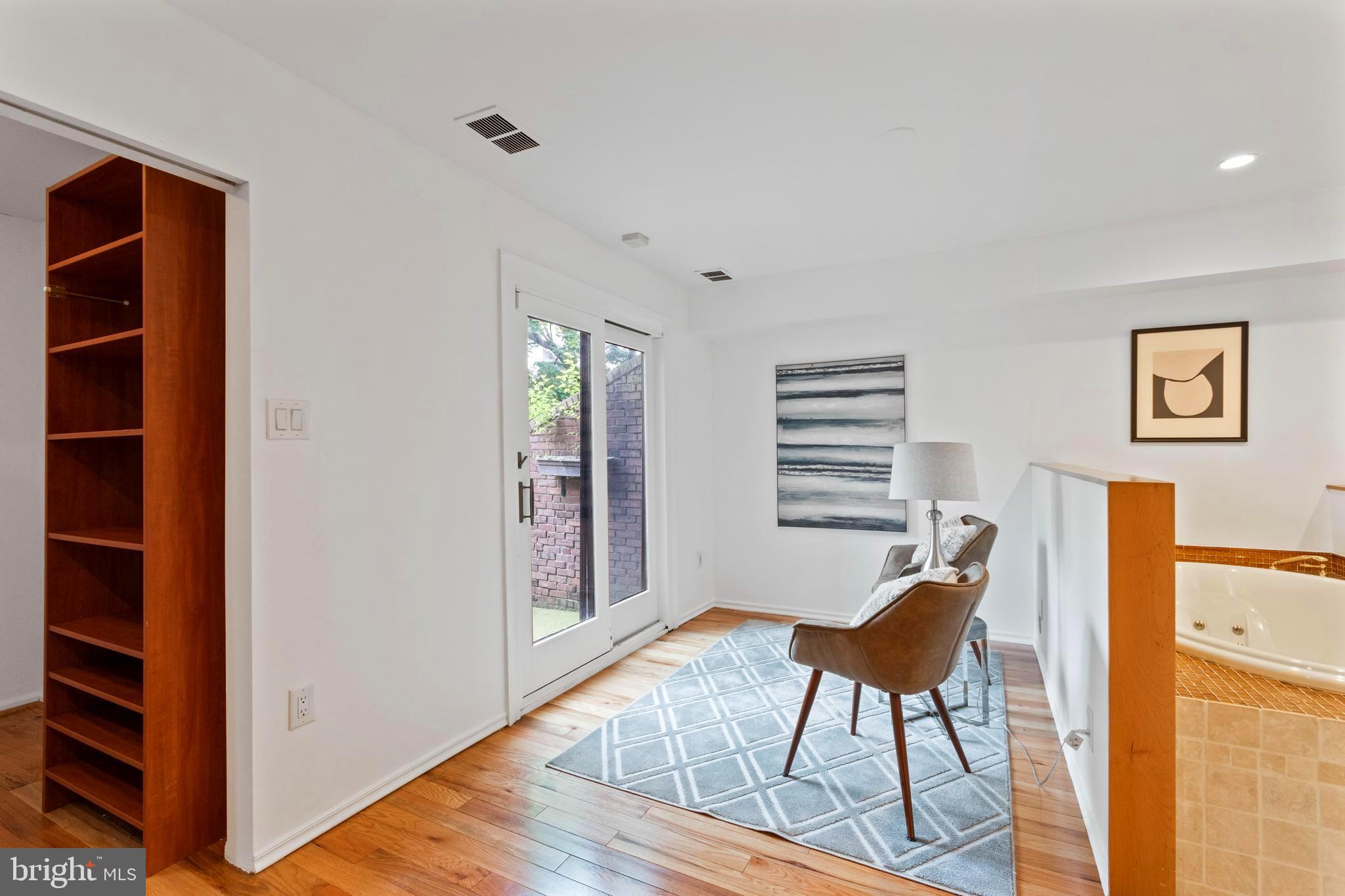 SOCIETY HILL - Residential