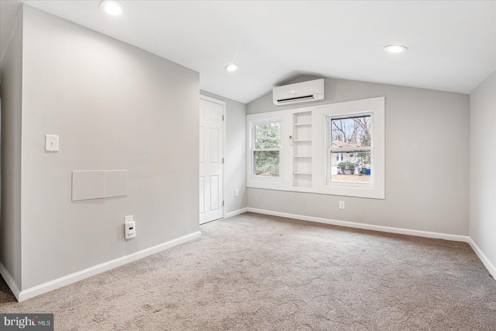 MOUNT WASHINGTON - Residential