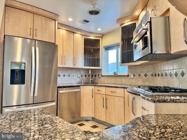 FOUNTAIN POINTE - Residential