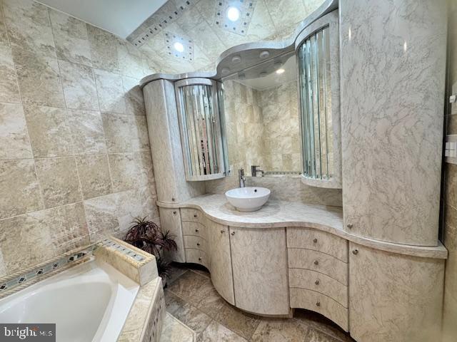 FOUNTAIN POINTE - Residential